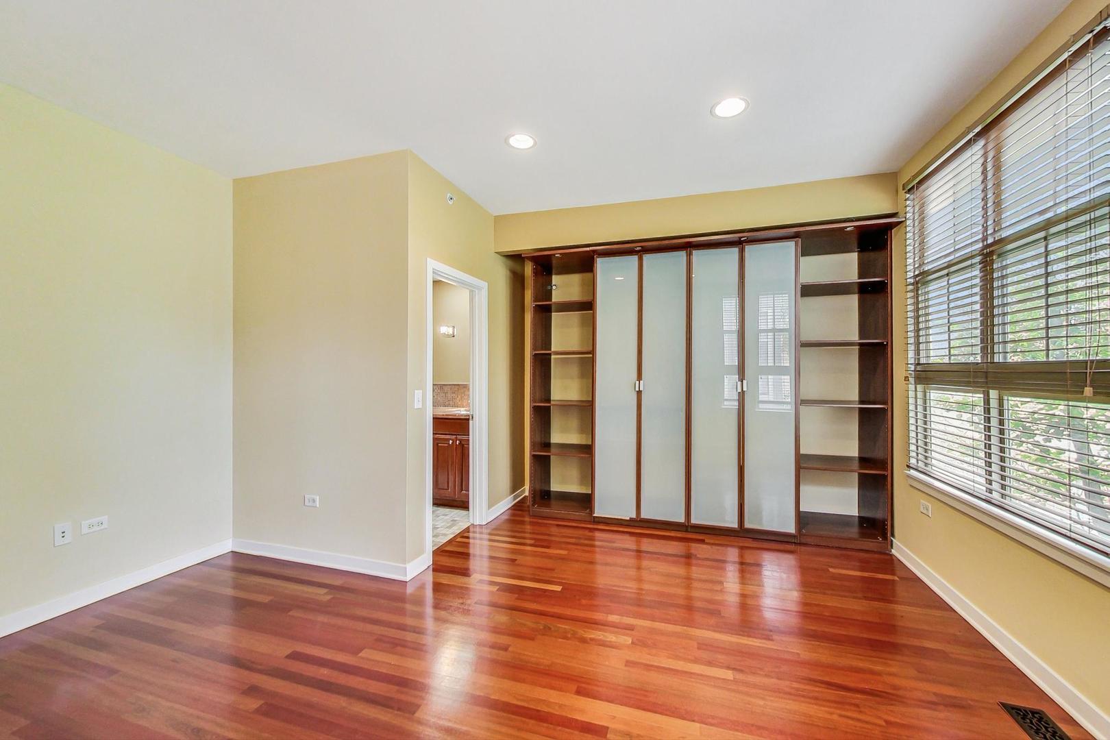 2323 S Wabash Avenue Unit: 9