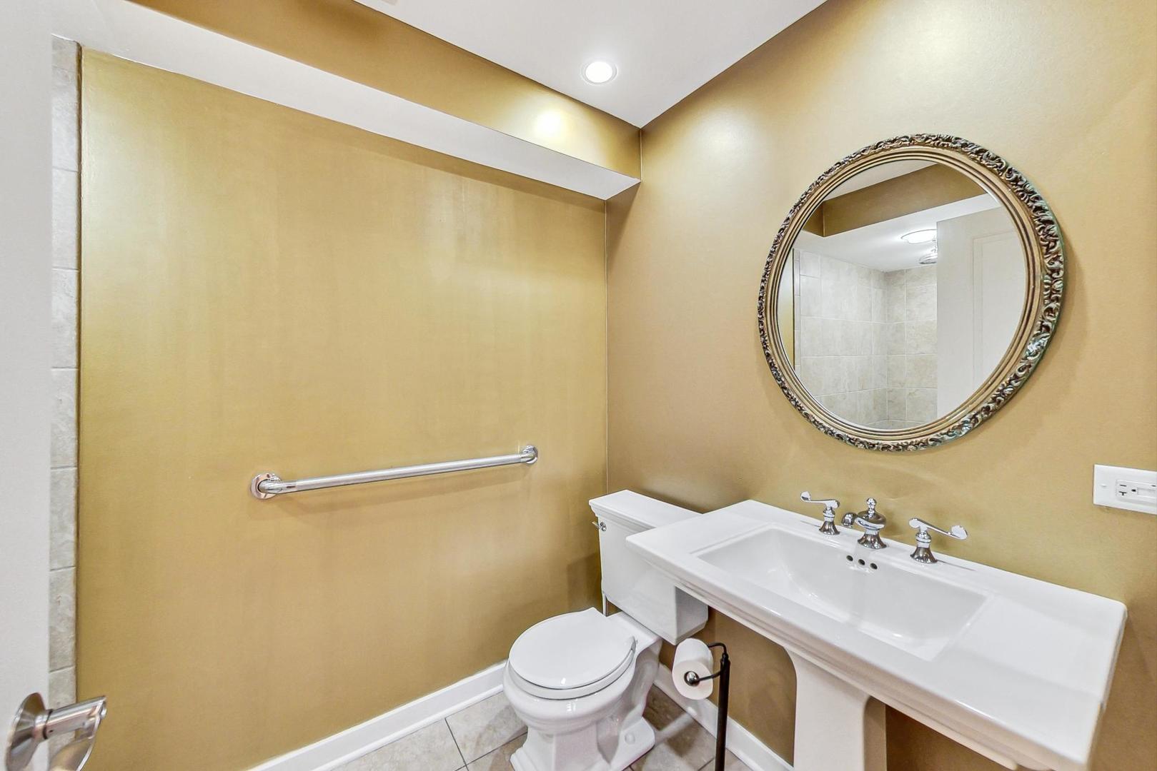 2323 S Wabash Avenue Unit: 9