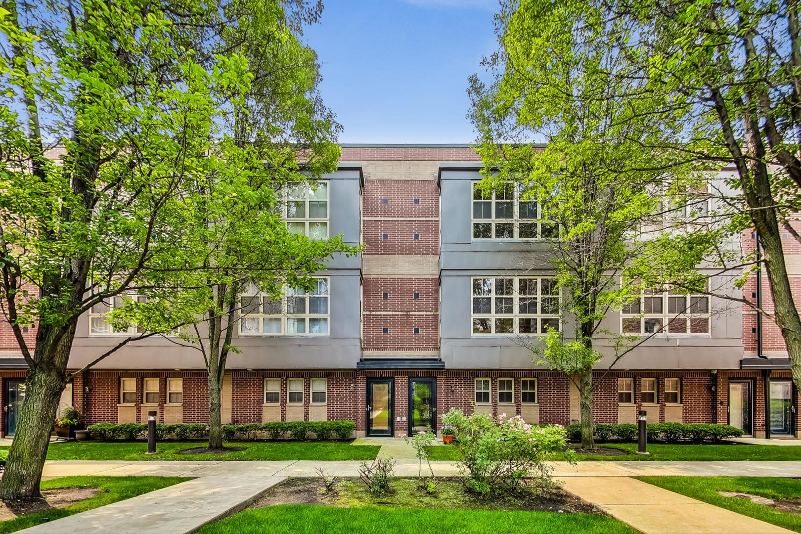 2323 S Wabash Avenue Unit: 9