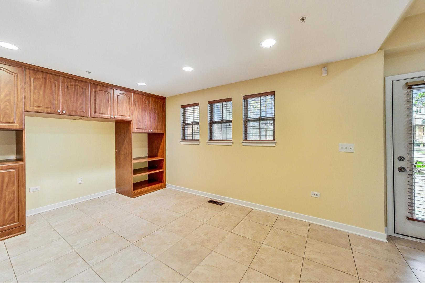 2323 S Wabash Avenue Unit: 9