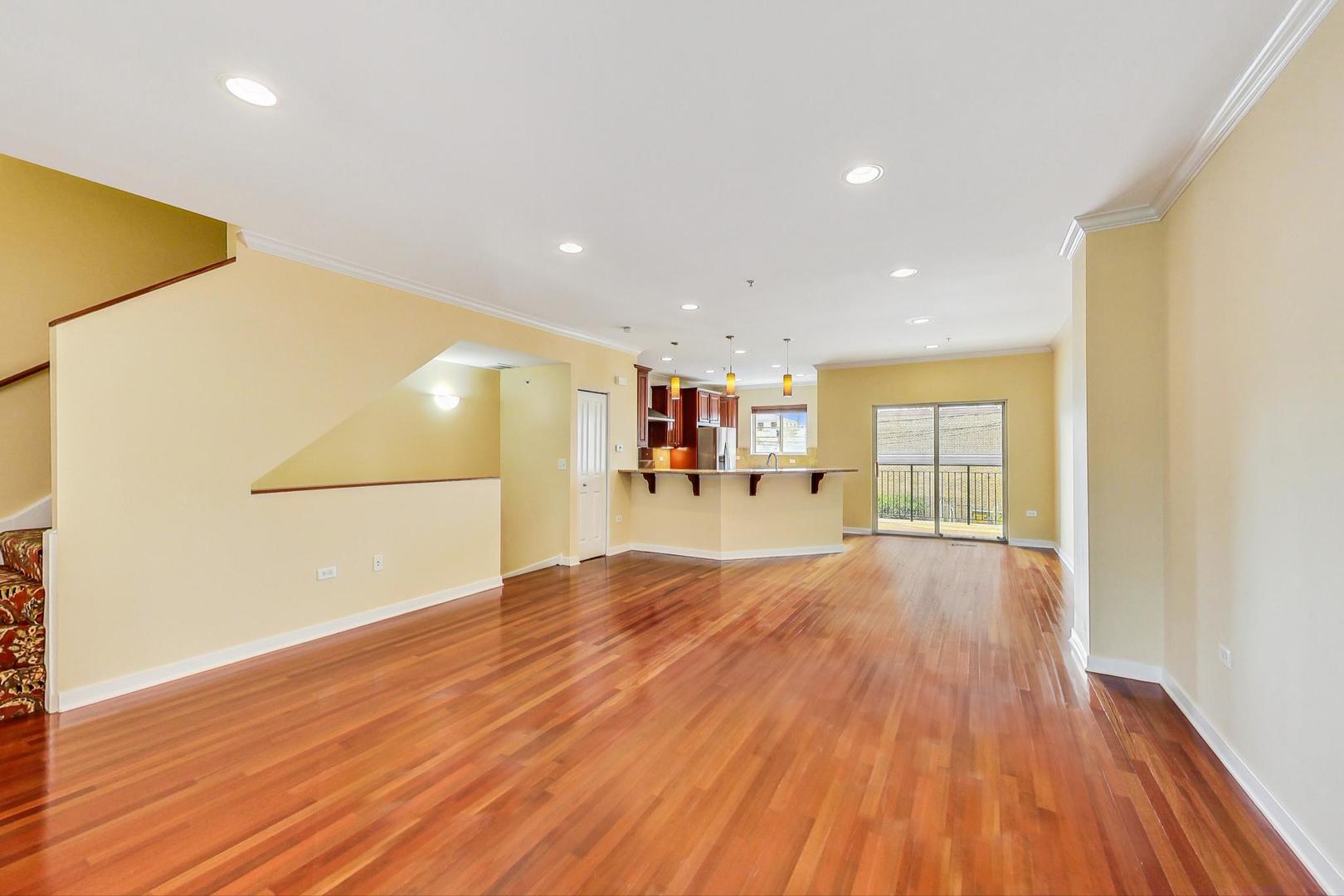 2323 S Wabash Avenue Unit: 9