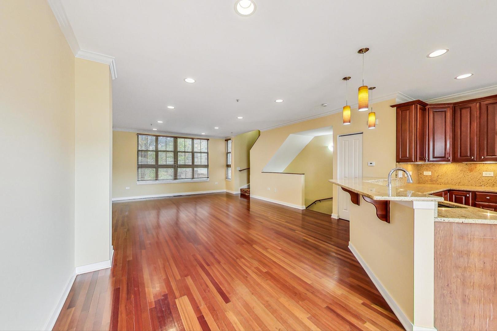 2323 S Wabash Avenue Unit: 9