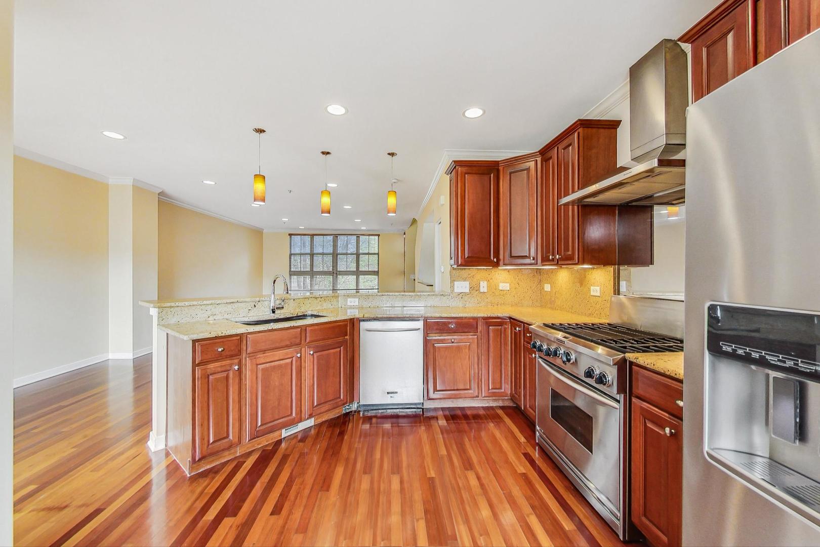 2323 S Wabash Avenue Unit: 9