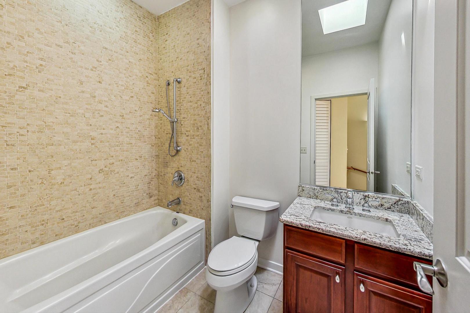 2323 S Wabash Avenue Unit: 9