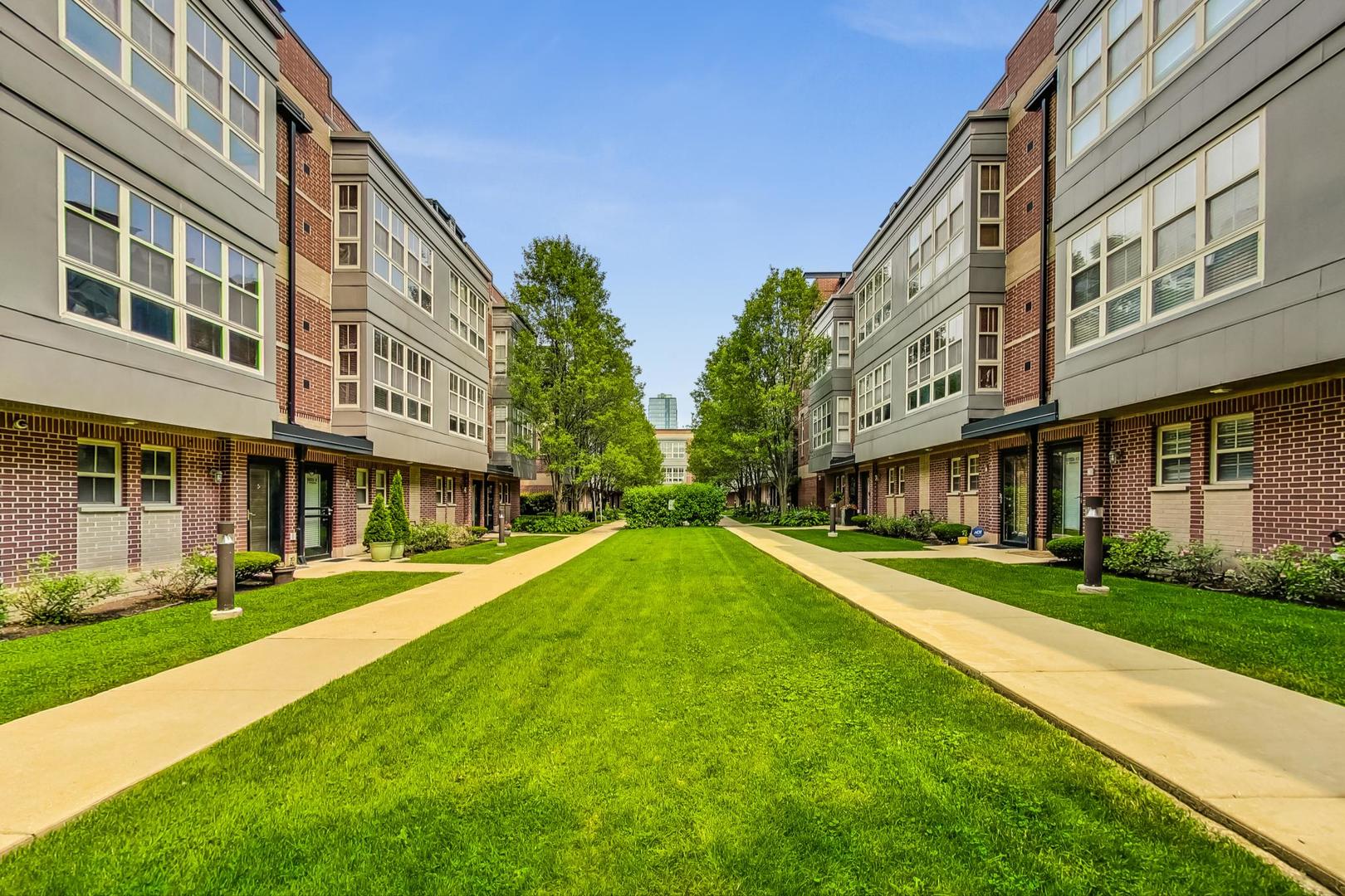 2323 S Wabash Avenue Unit: 9