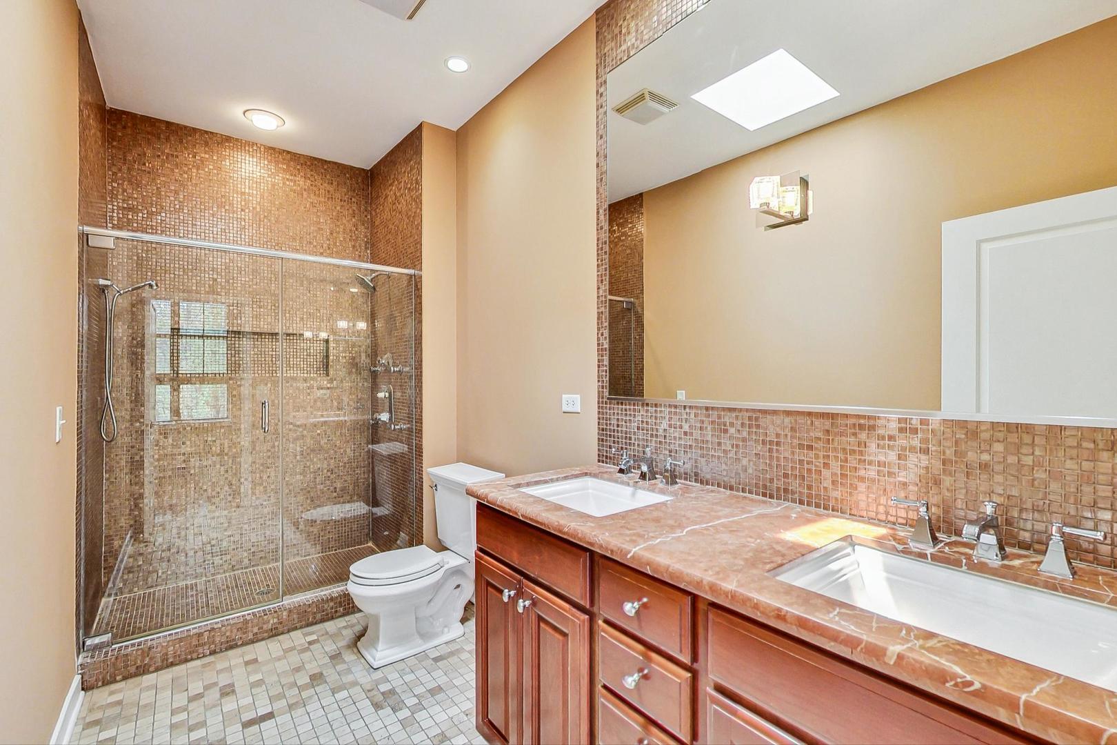 2323 S Wabash Avenue Unit: 9