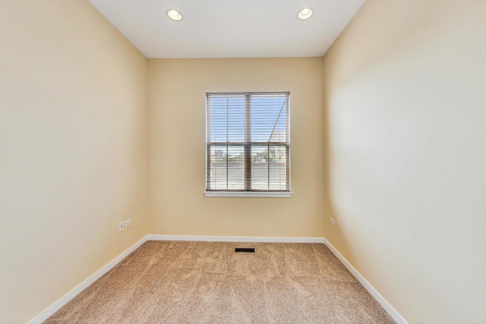 2323 S Wabash Avenue Unit: 9