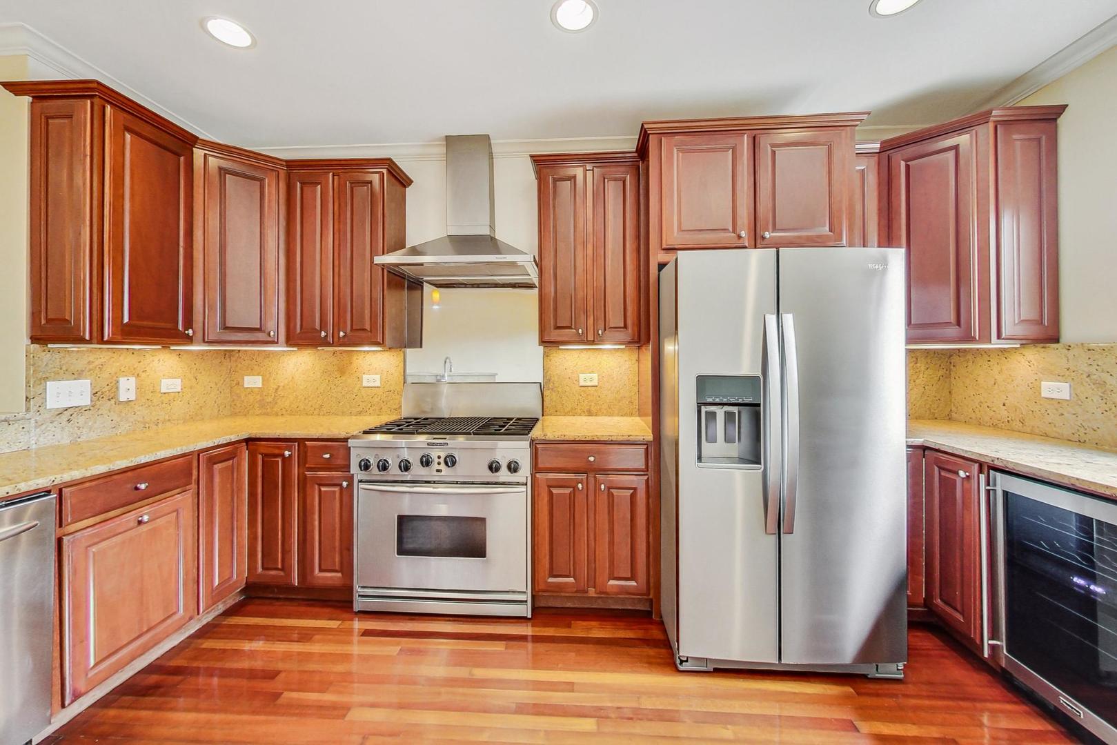 2323 S Wabash Avenue Unit: 9