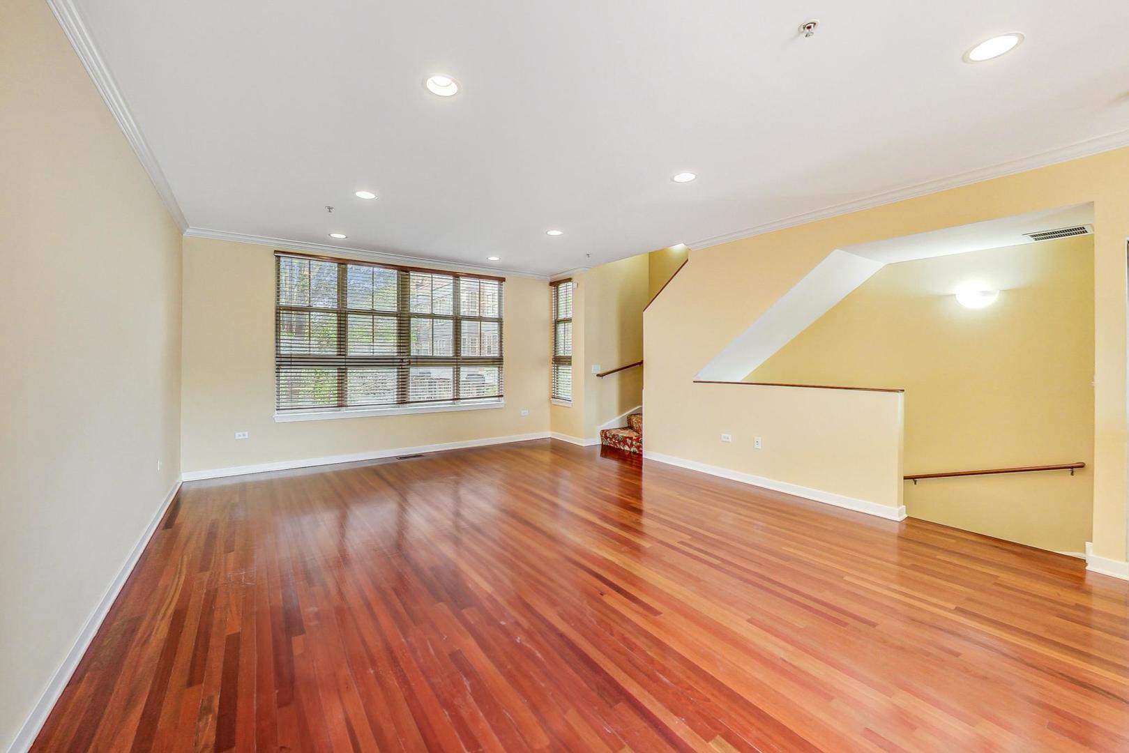 2323 S Wabash Avenue Unit: 9