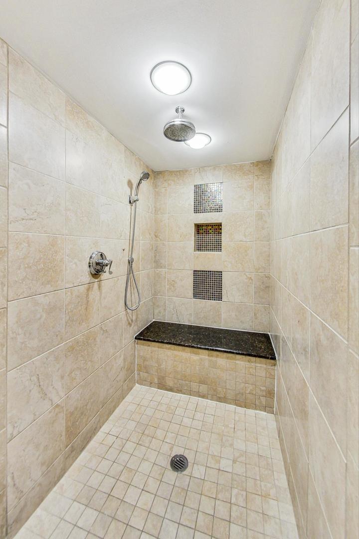 2323 S Wabash Avenue Unit: 9