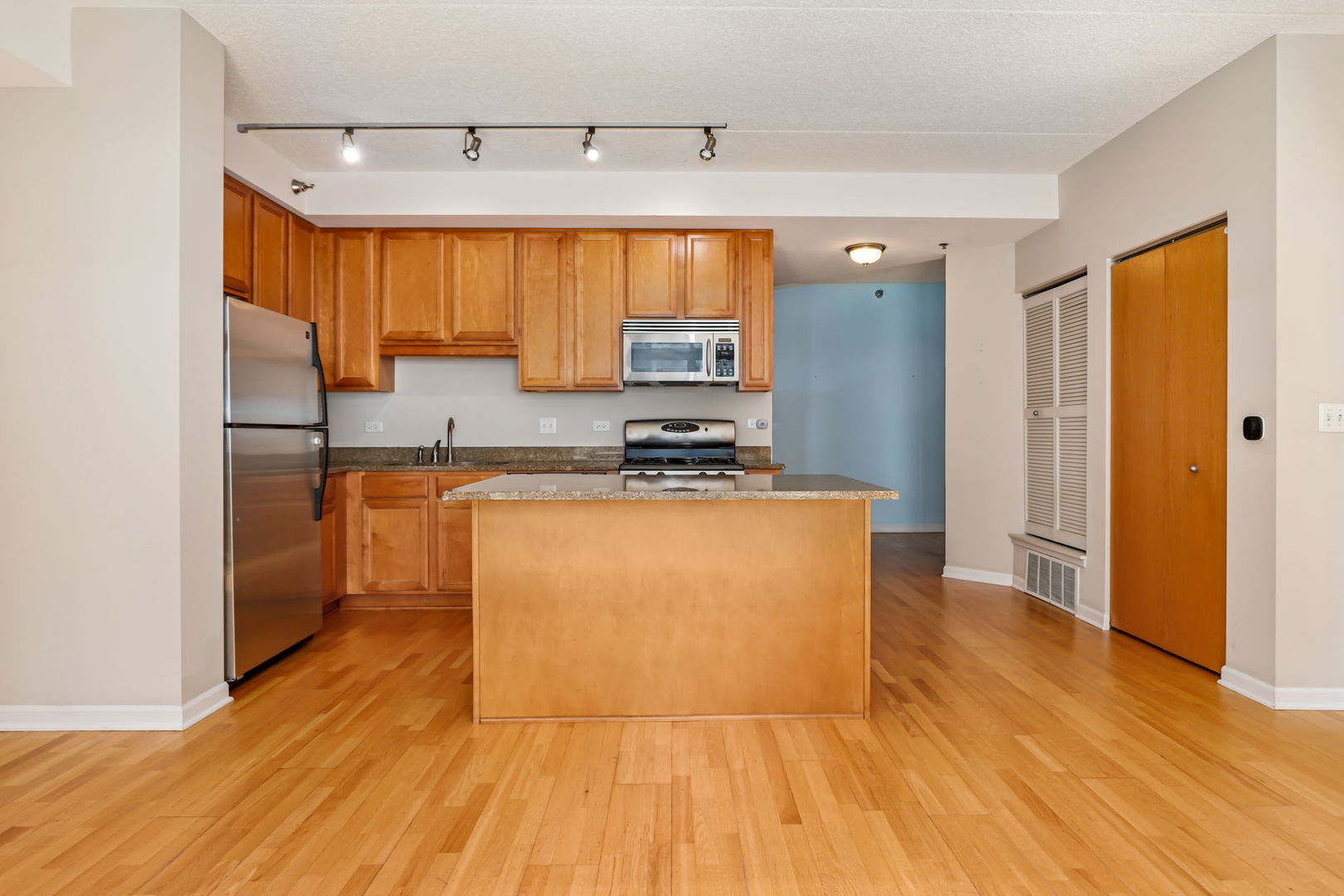 1250 S Indiana Avenue Unit: 905