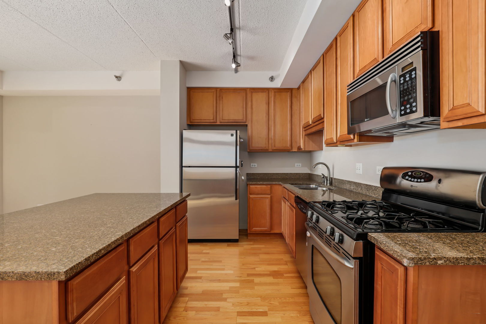 1250 S Indiana Avenue Unit: 905