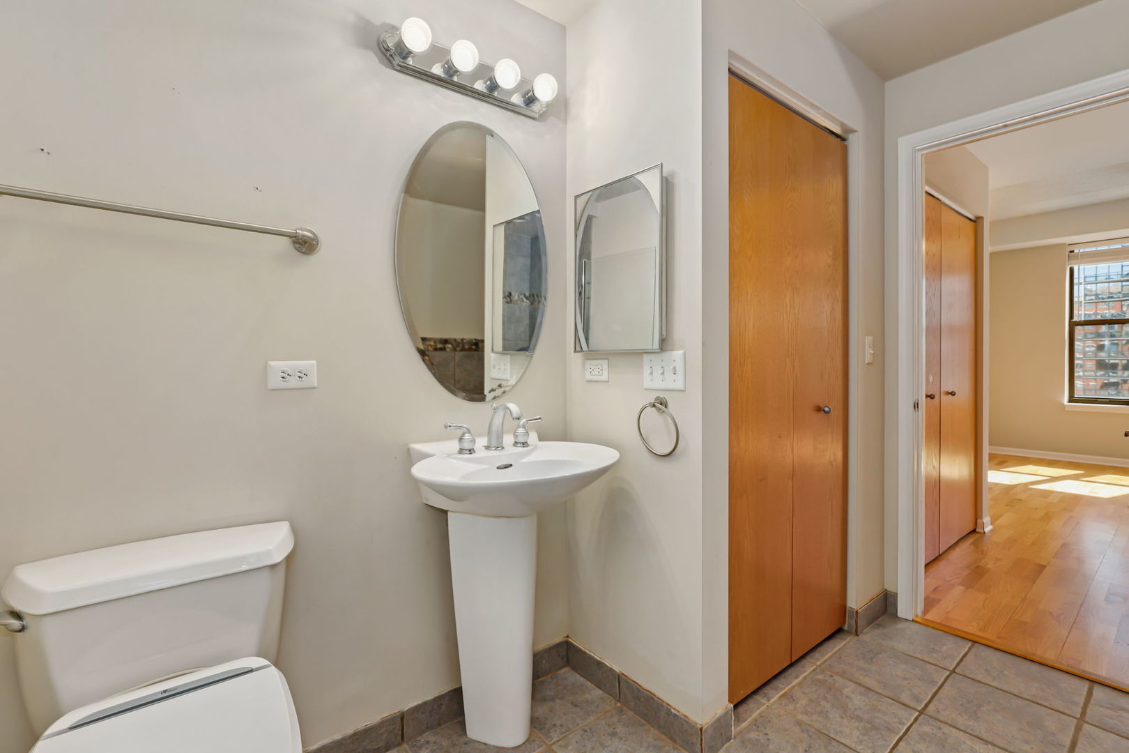 1250 S Indiana Avenue Unit: 905