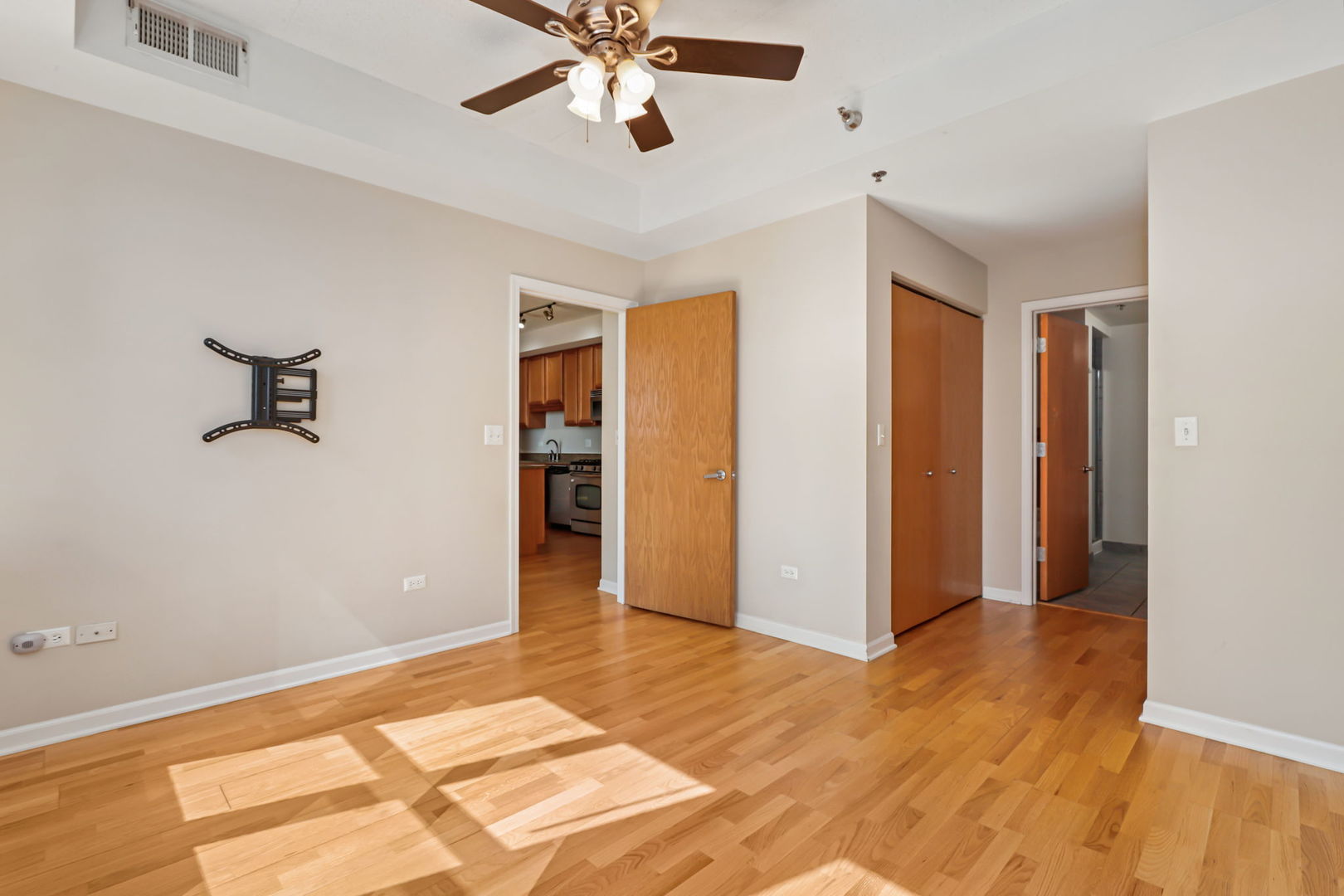 1250 S Indiana Avenue Unit: 905