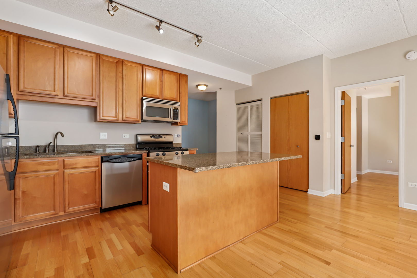1250 S Indiana Avenue Unit: 905
