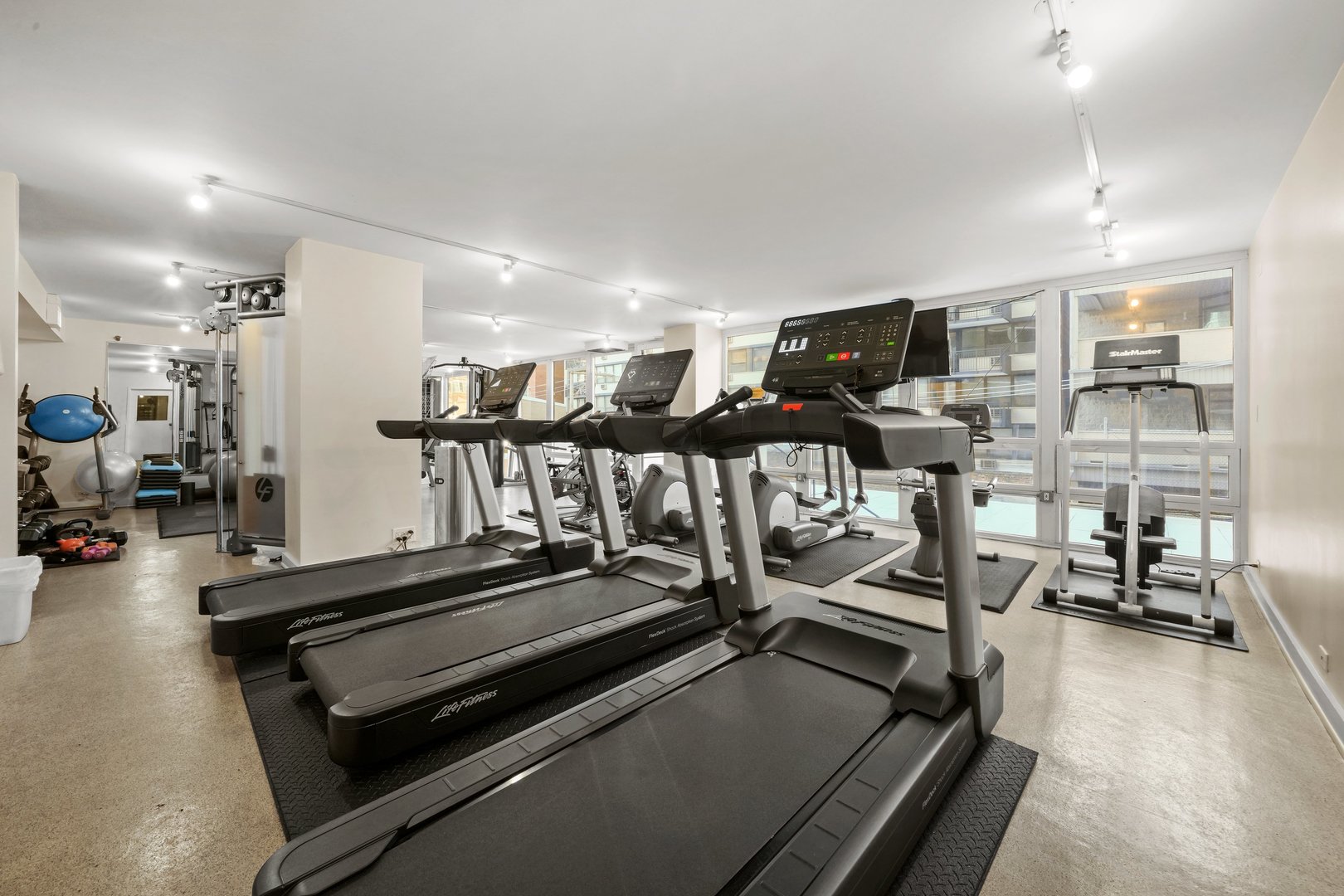 50 E Bellevue Place Unit: 2205