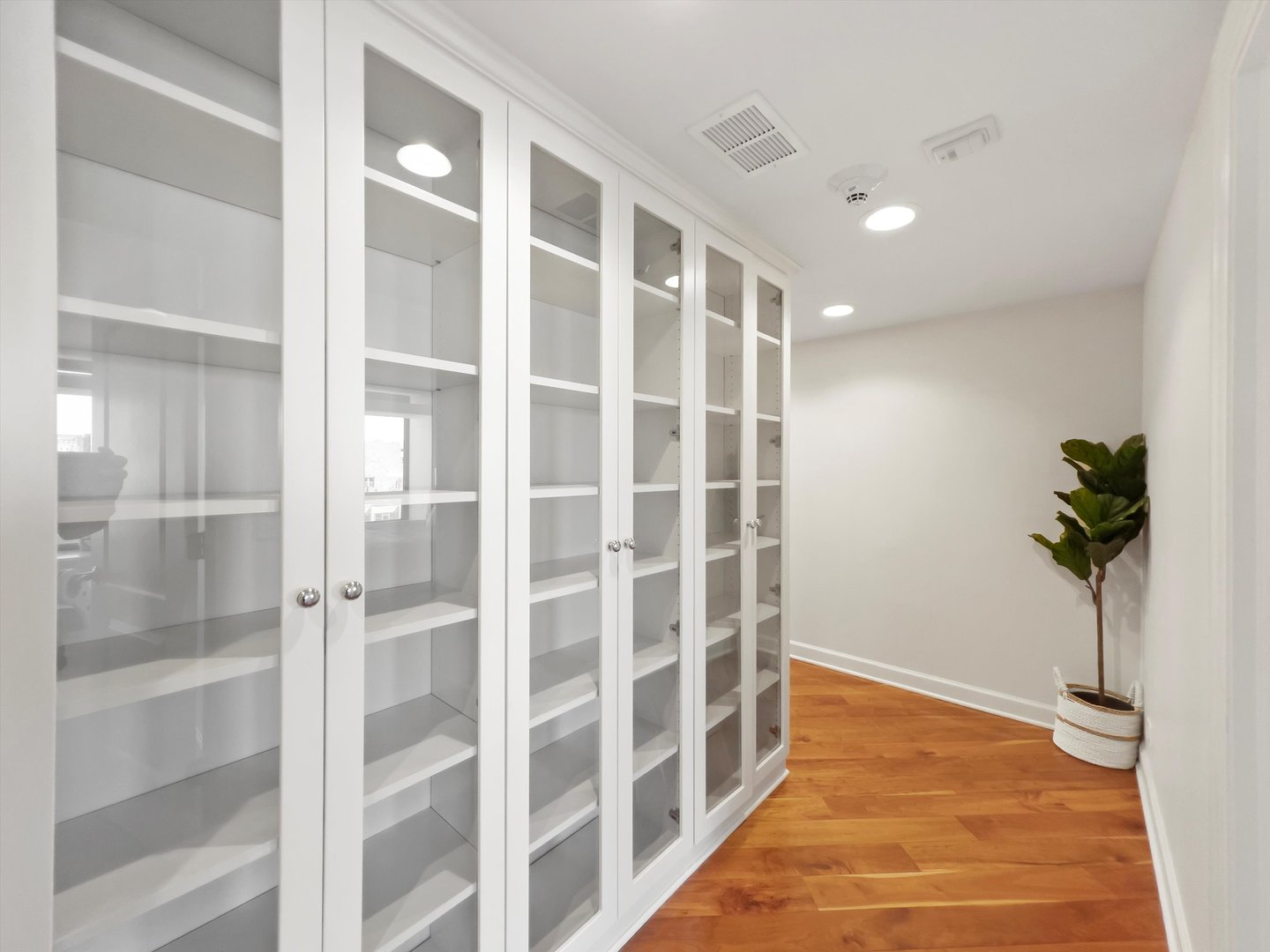 50 E Bellevue Place Unit: 2205