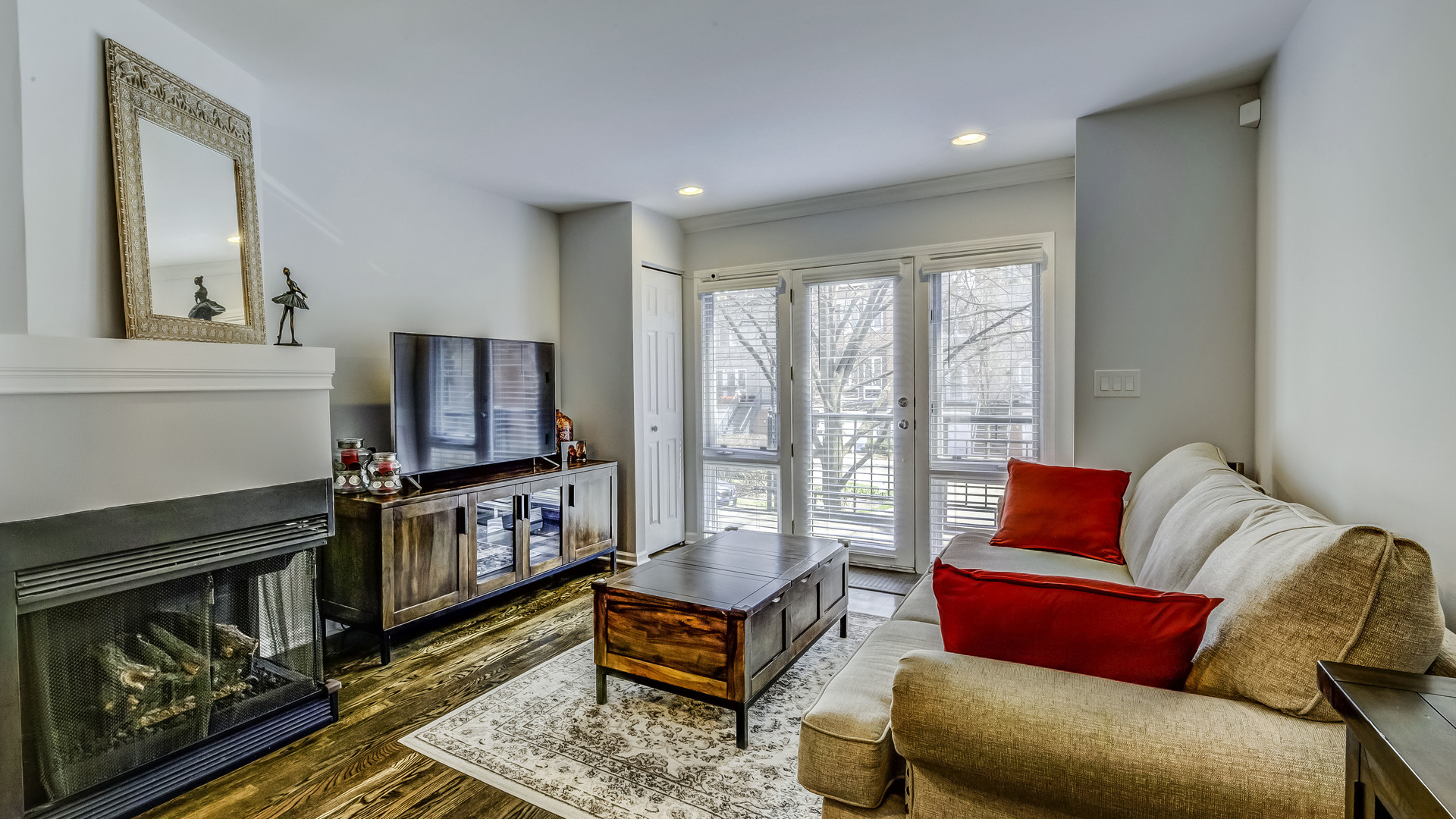 1441 S PLYMOUTH Court Unit: P