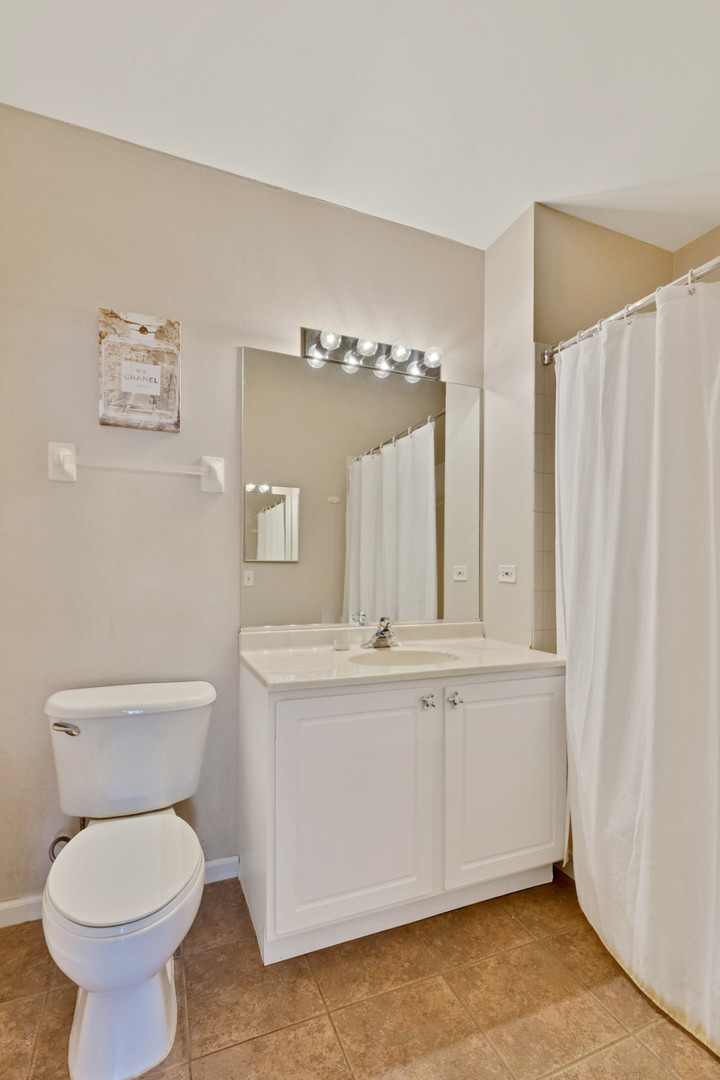 600 N Dearborn Street Unit: 1211