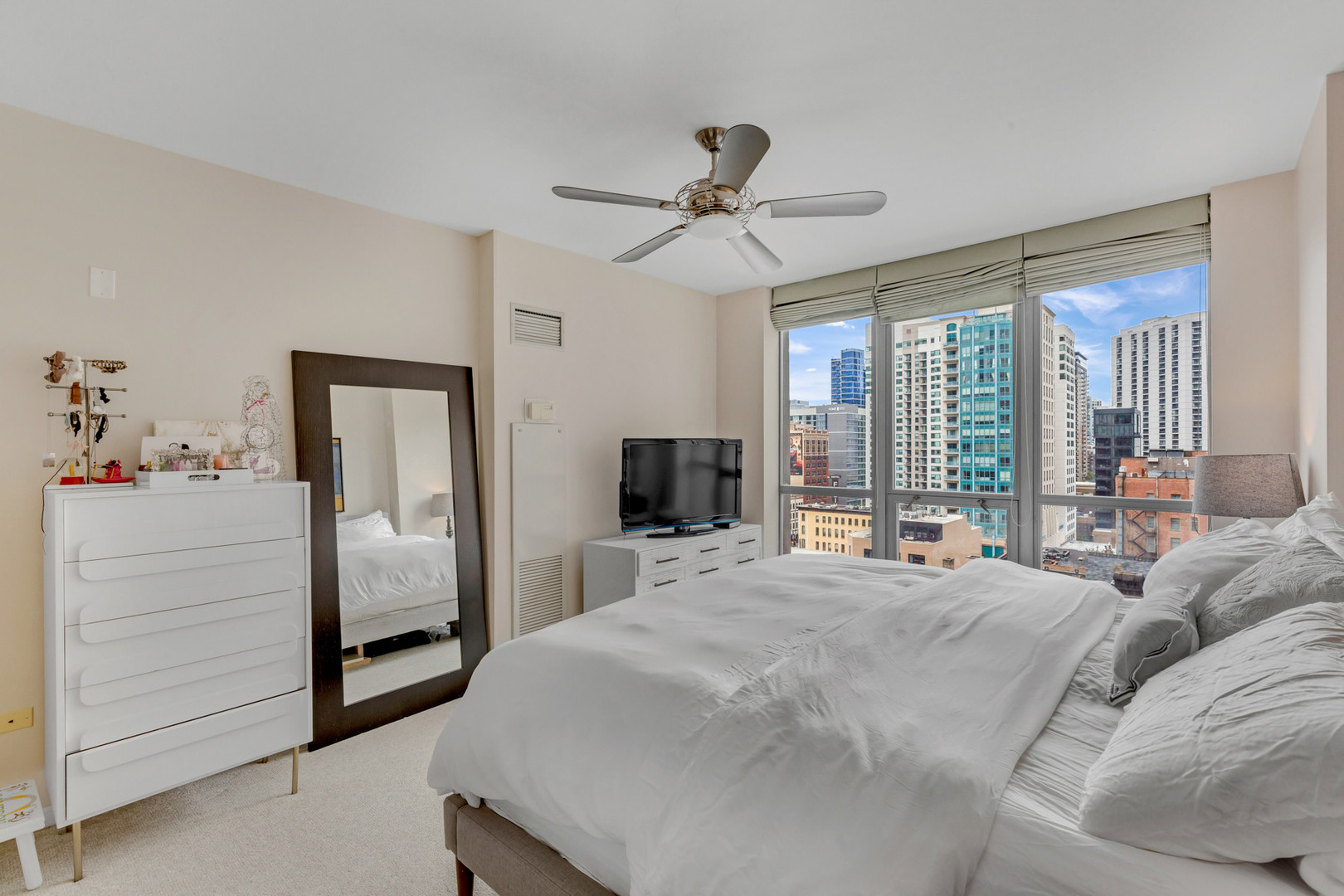600 N Dearborn Street Unit: 1211