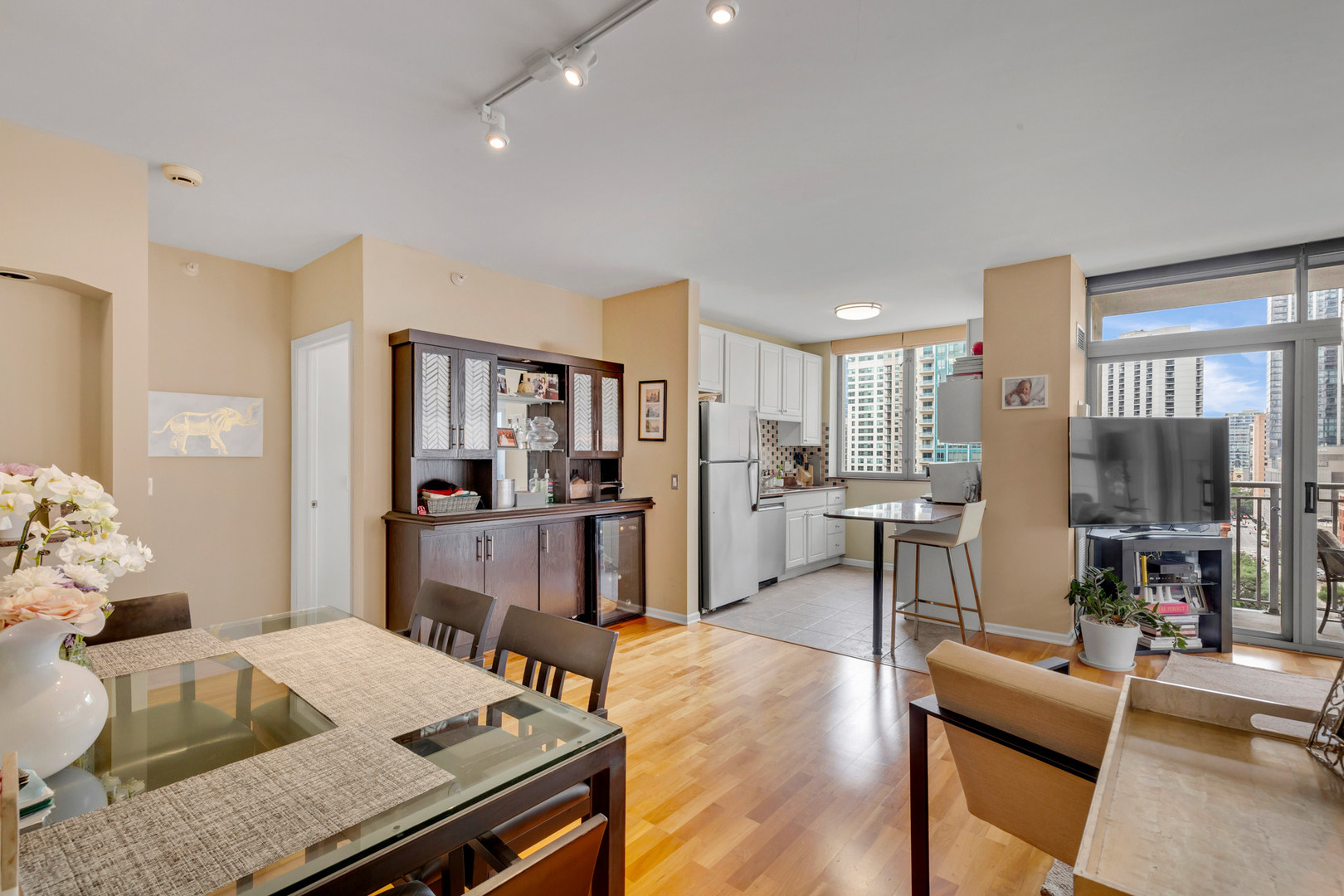 600 N Dearborn Street Unit: 1211