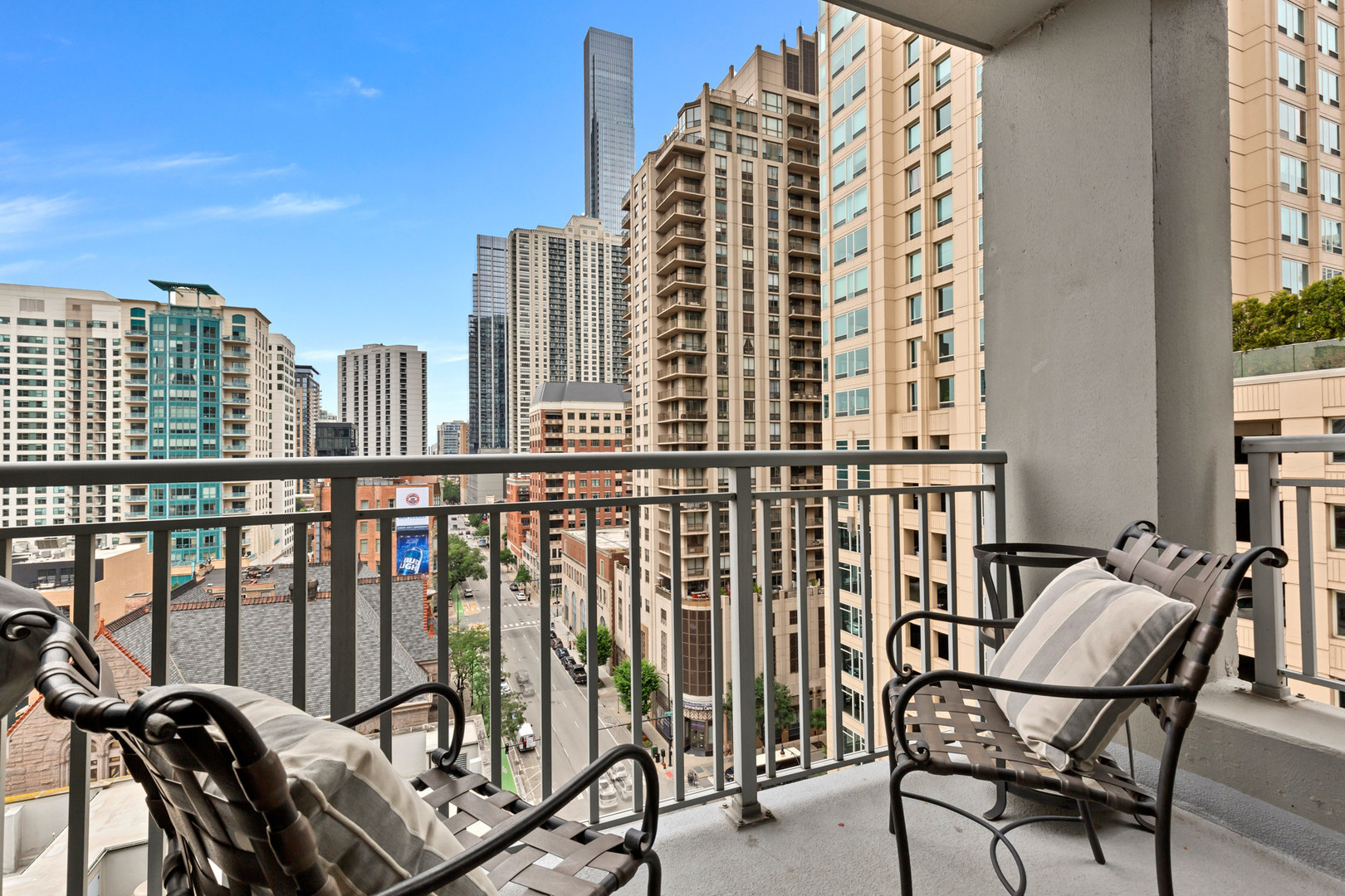 600 N Dearborn Street Unit: 1211