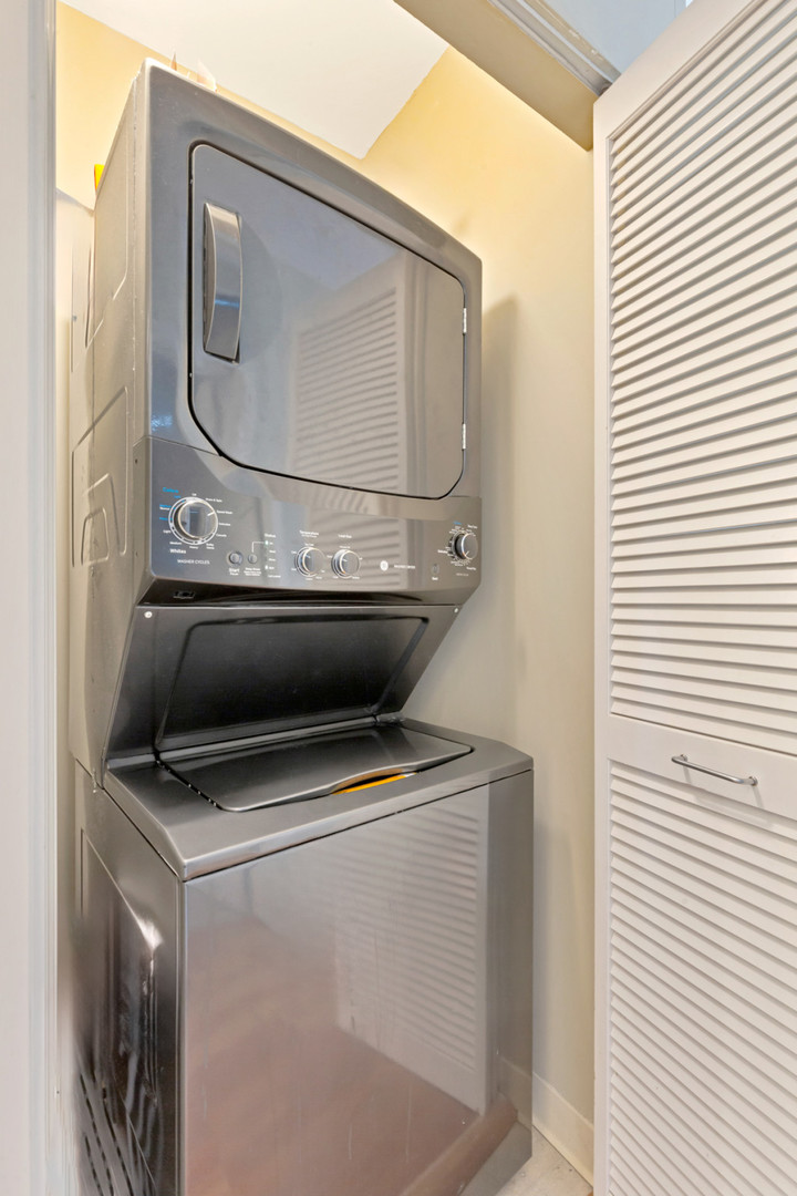 600 N Dearborn Street Unit: 1211