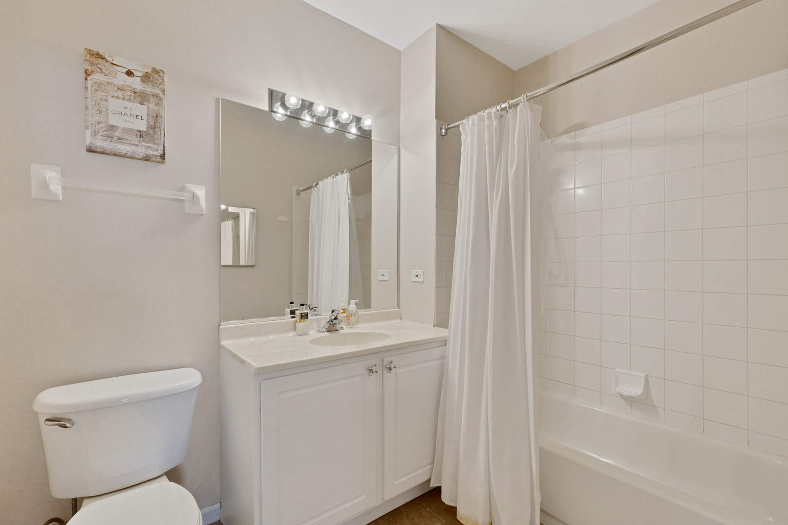 600 N Dearborn Street Unit: 1211