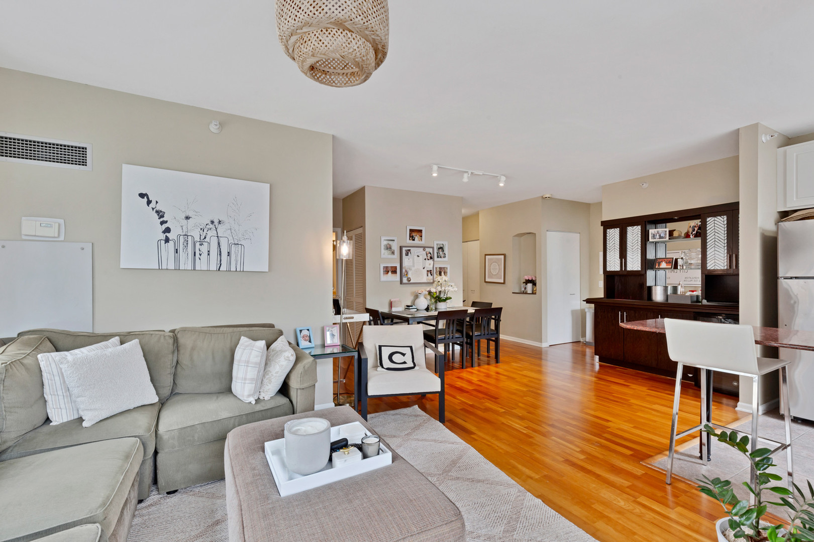 600 N Dearborn Street Unit: 1211