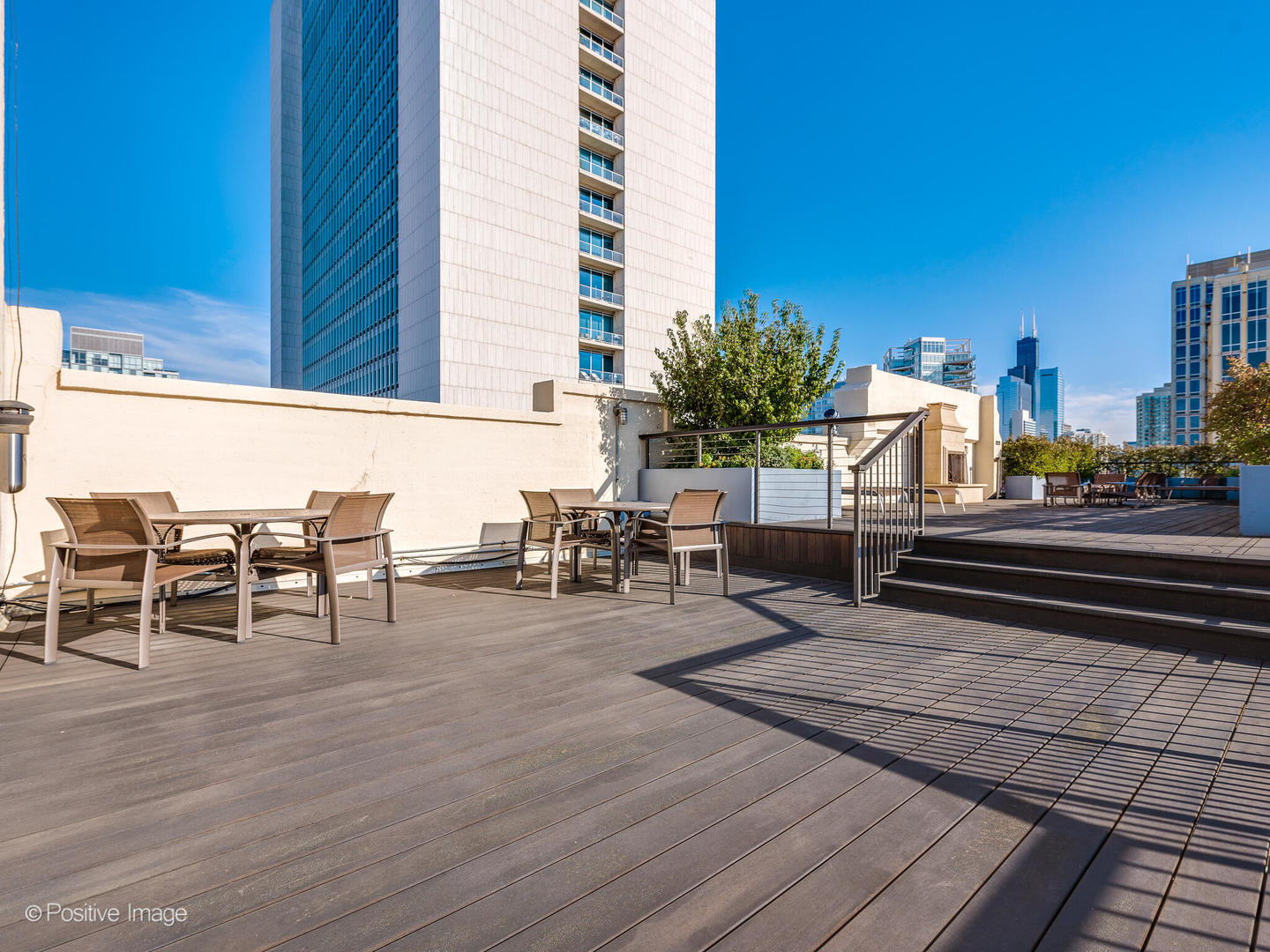 758 N LARRABEE Street Unit: 327