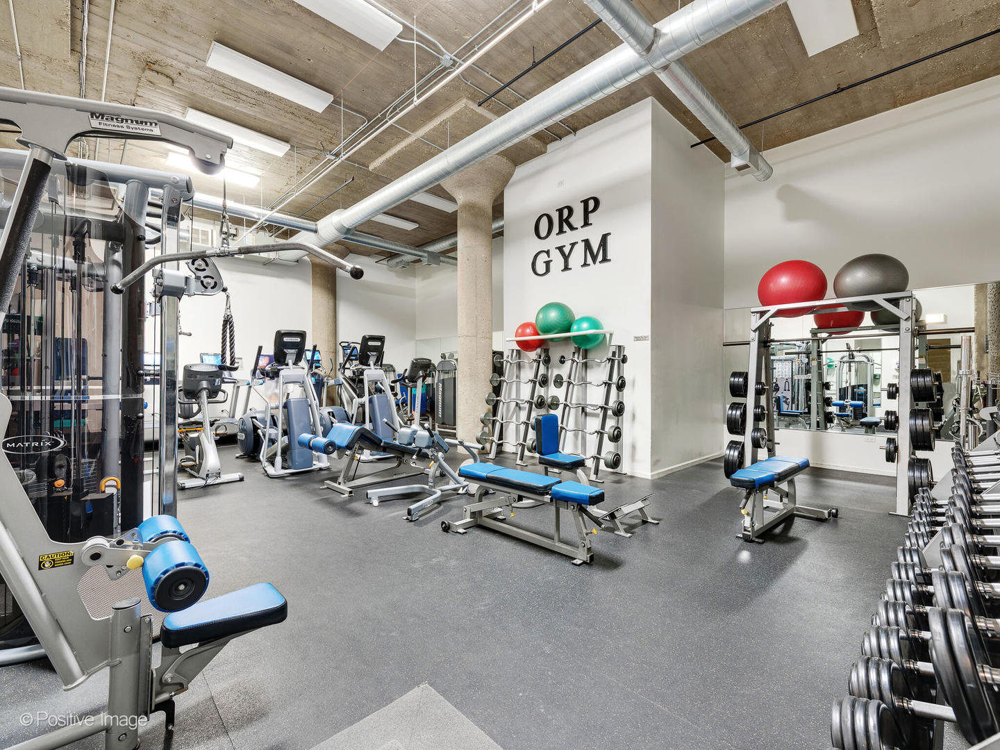 758 N LARRABEE Street Unit: 327