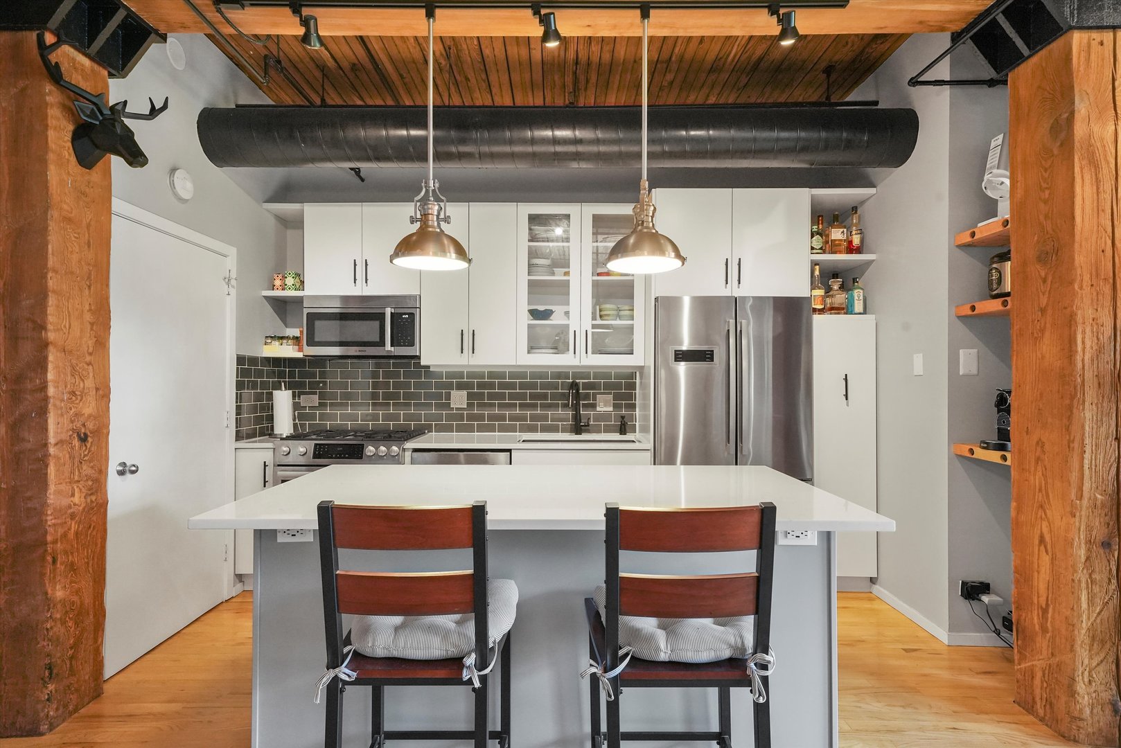 550 N KINGSBURY Street Unit: 419