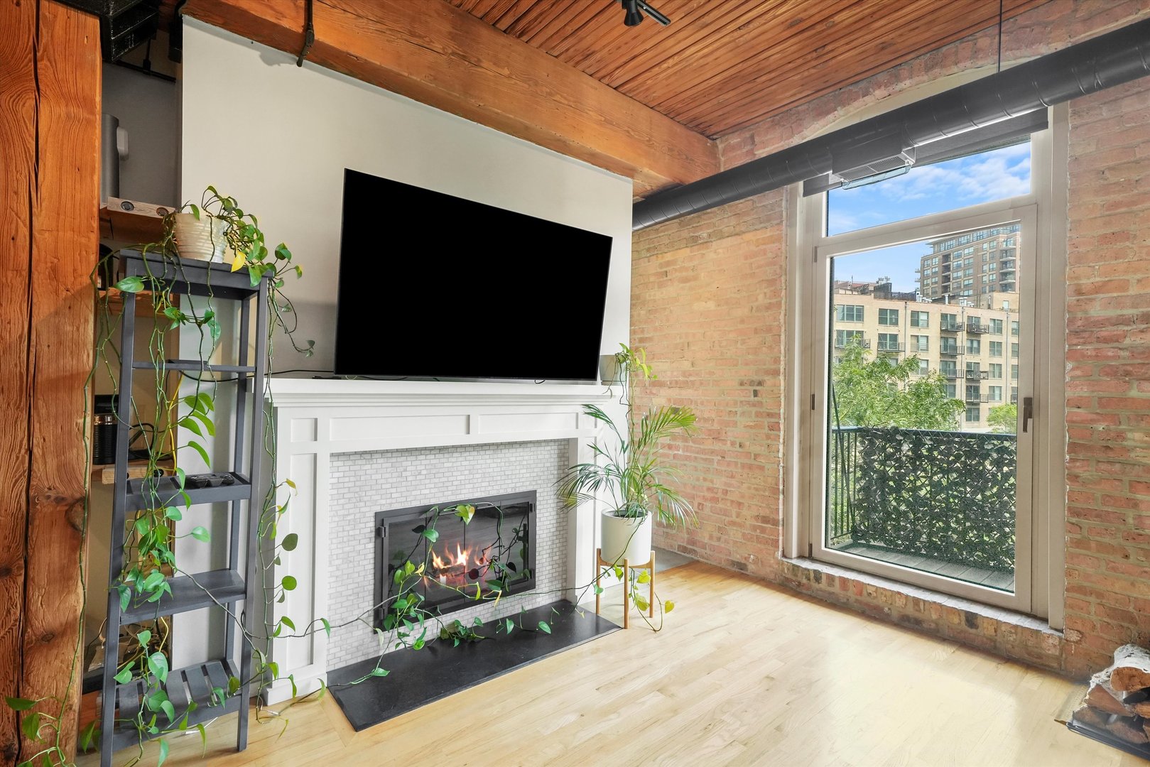 550 N KINGSBURY Street Unit: 419