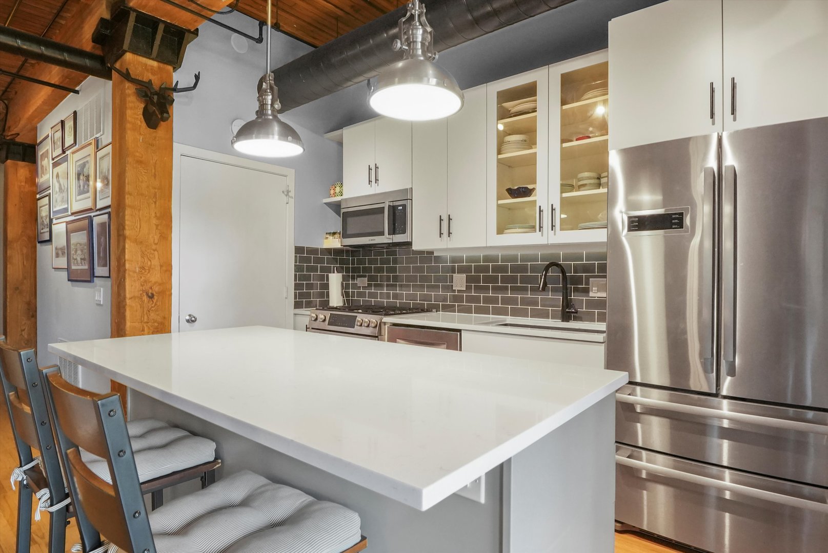 550 N KINGSBURY Street Unit: 419