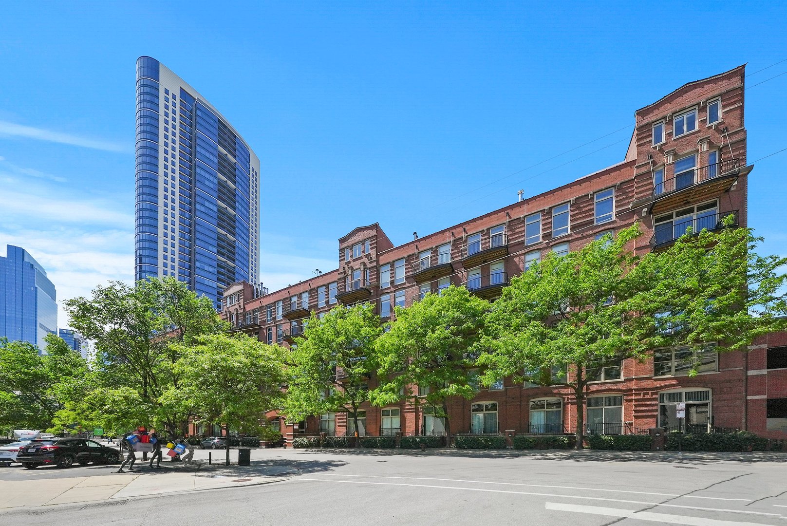 550 N KINGSBURY Street Unit: 419