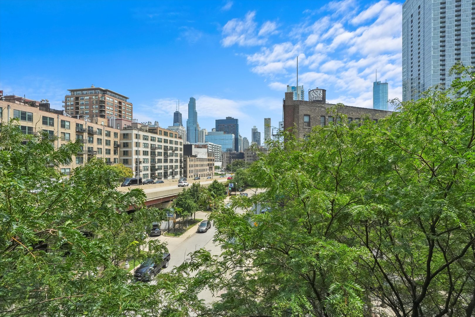 550 N KINGSBURY Street Unit: 419