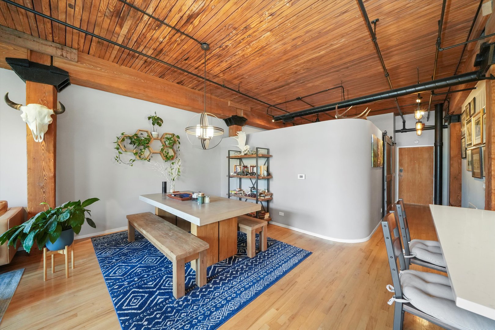 550 N KINGSBURY Street Unit: 419
