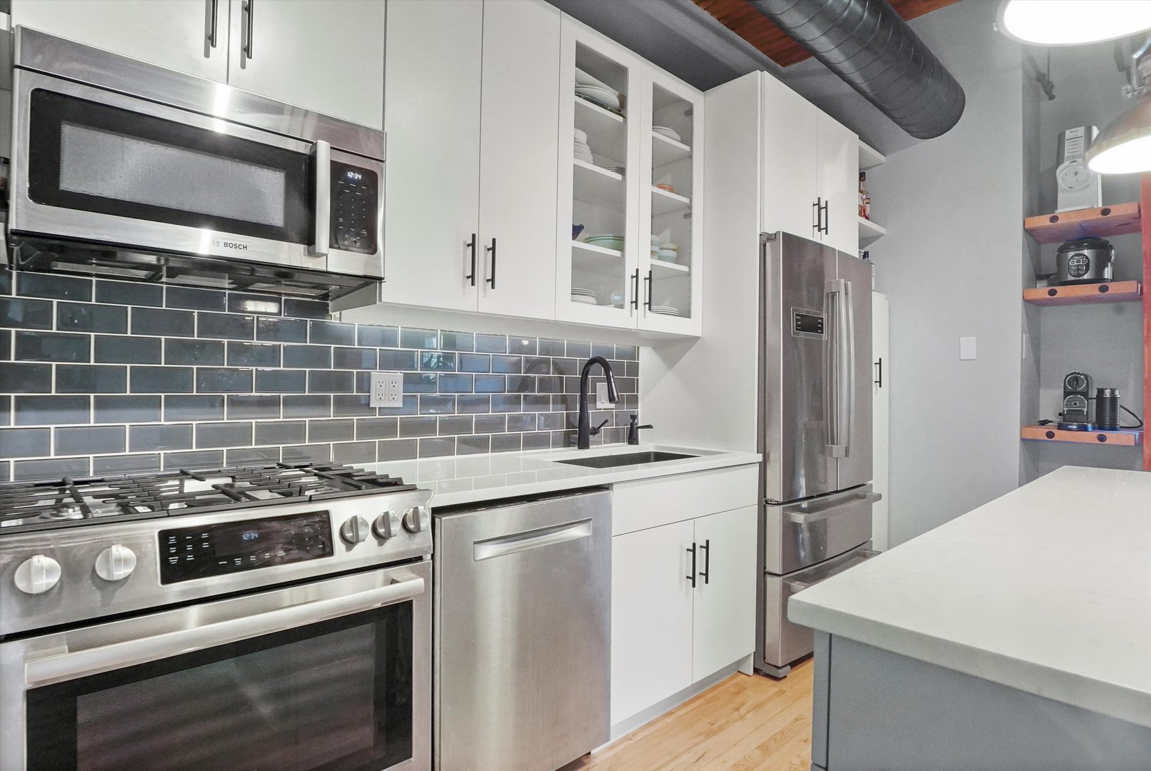 550 N KINGSBURY Street Unit: 419