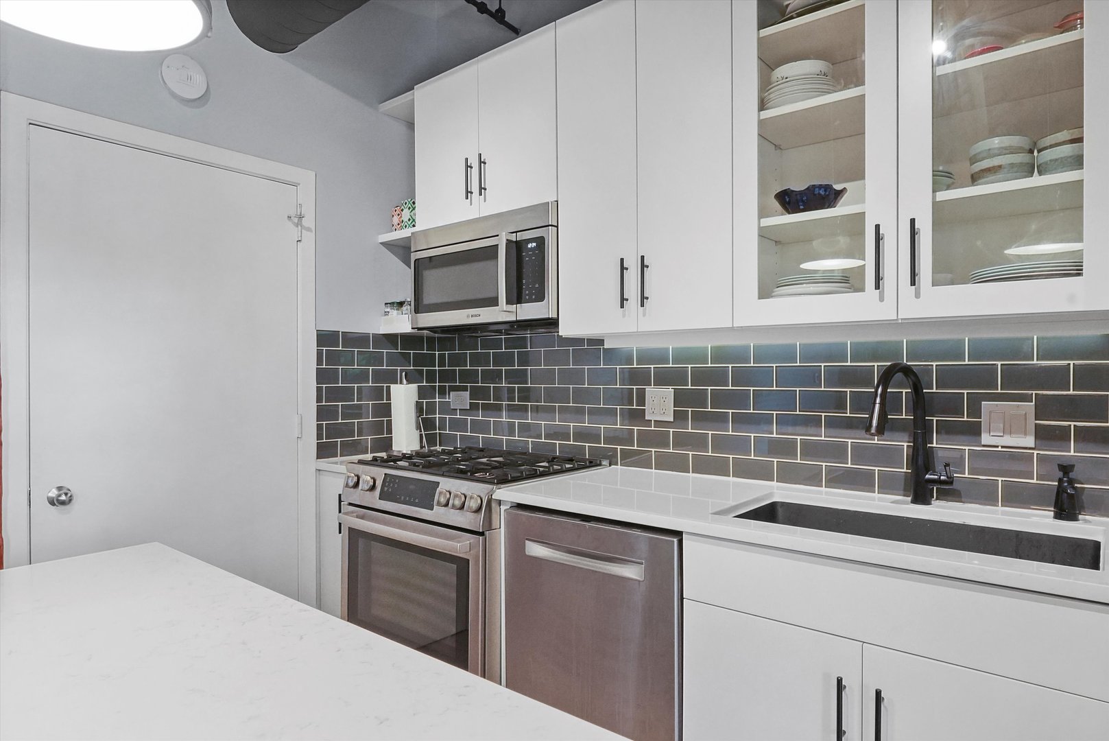 550 N KINGSBURY Street Unit: 419