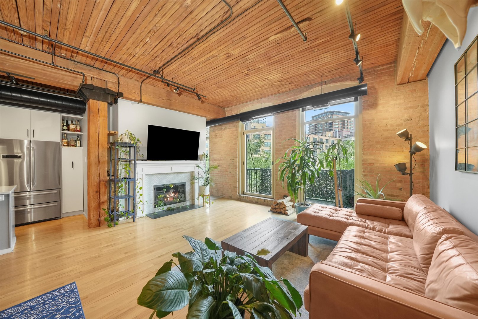 550 N KINGSBURY Street Unit: 419