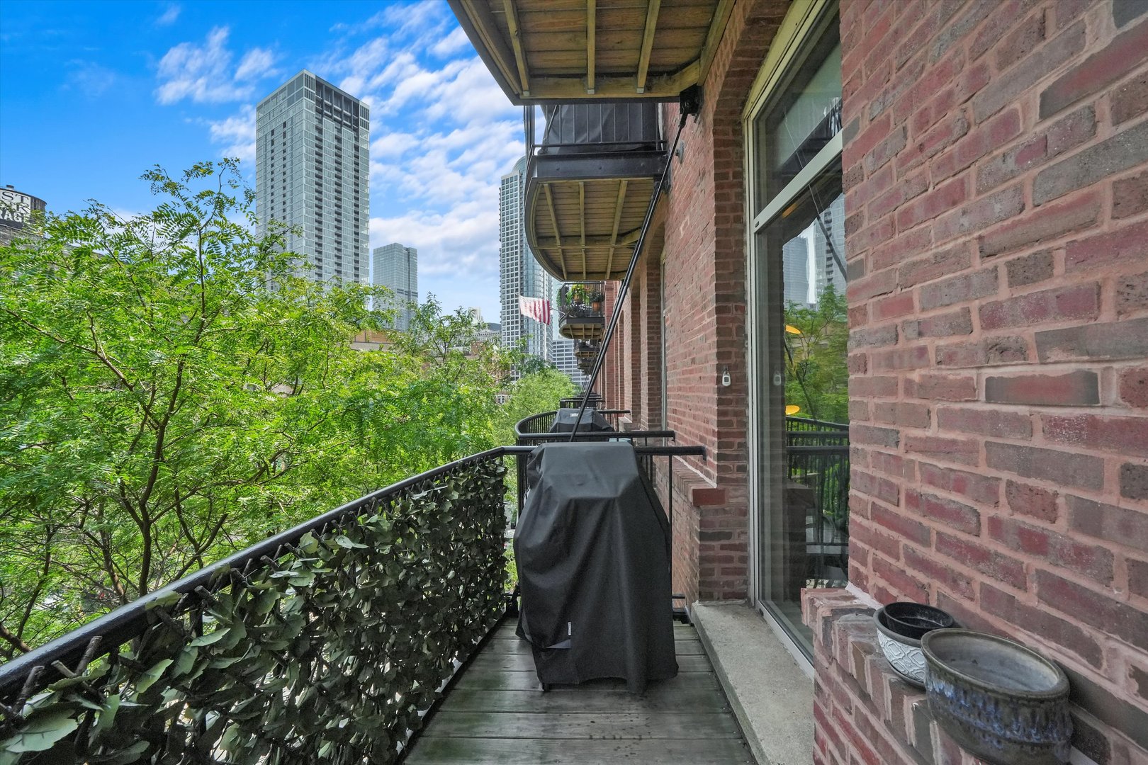 550 N KINGSBURY Street Unit: 419