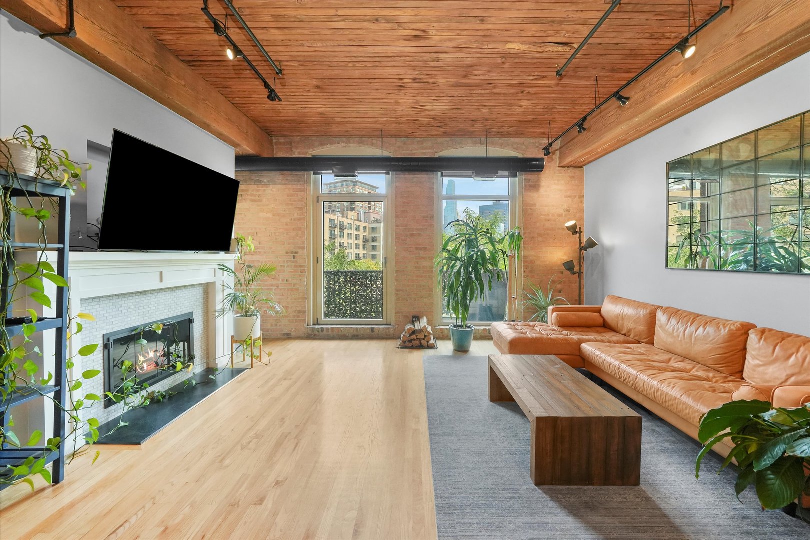 550 N KINGSBURY Street Unit: 419
