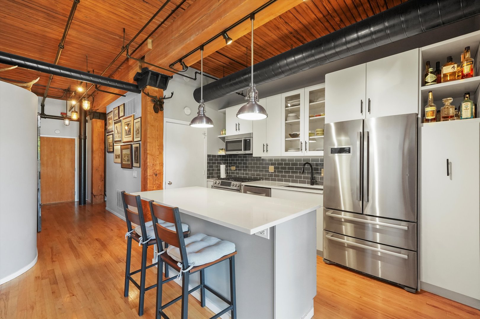 550 N KINGSBURY Street Unit: 419