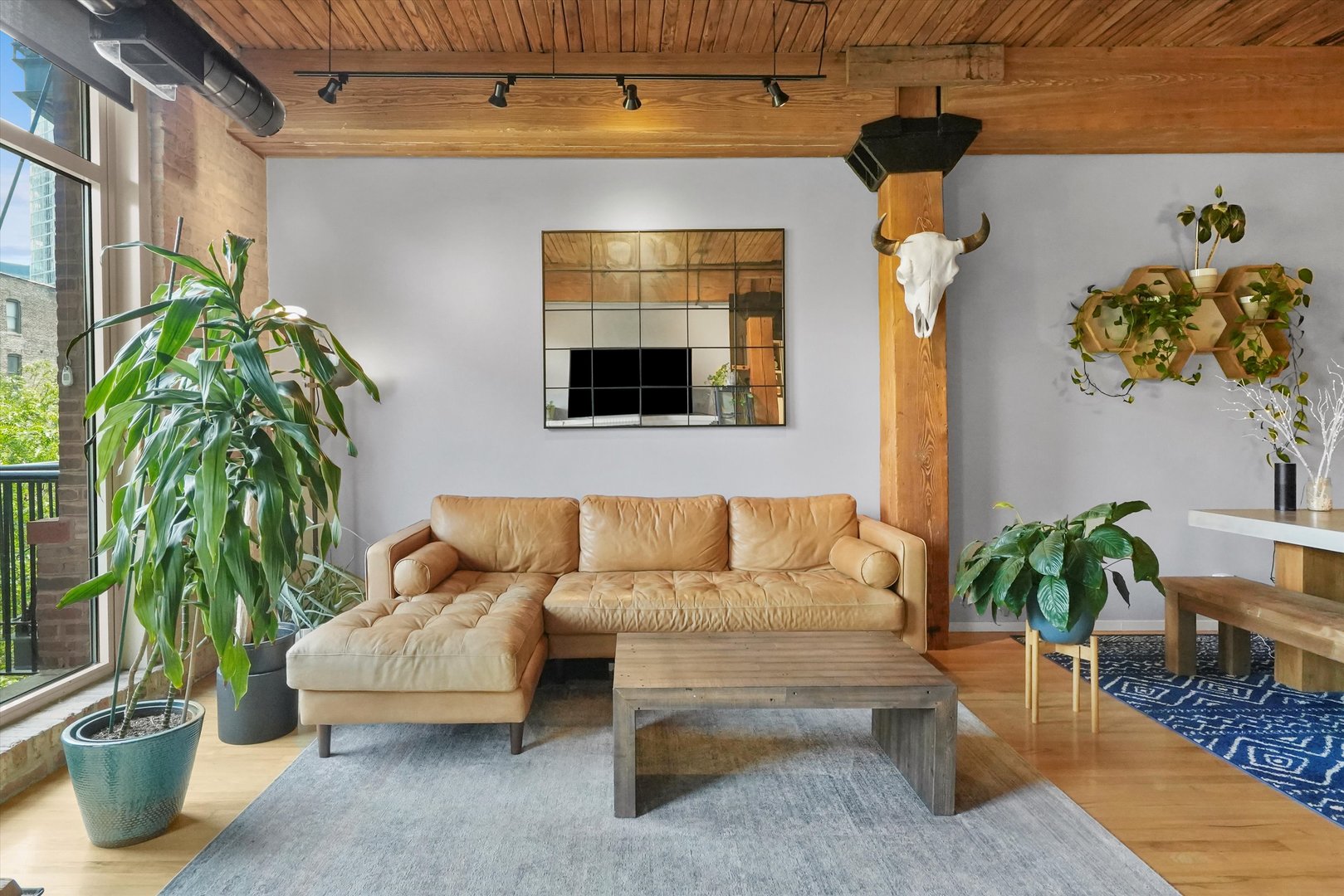 550 N KINGSBURY Street Unit: 419