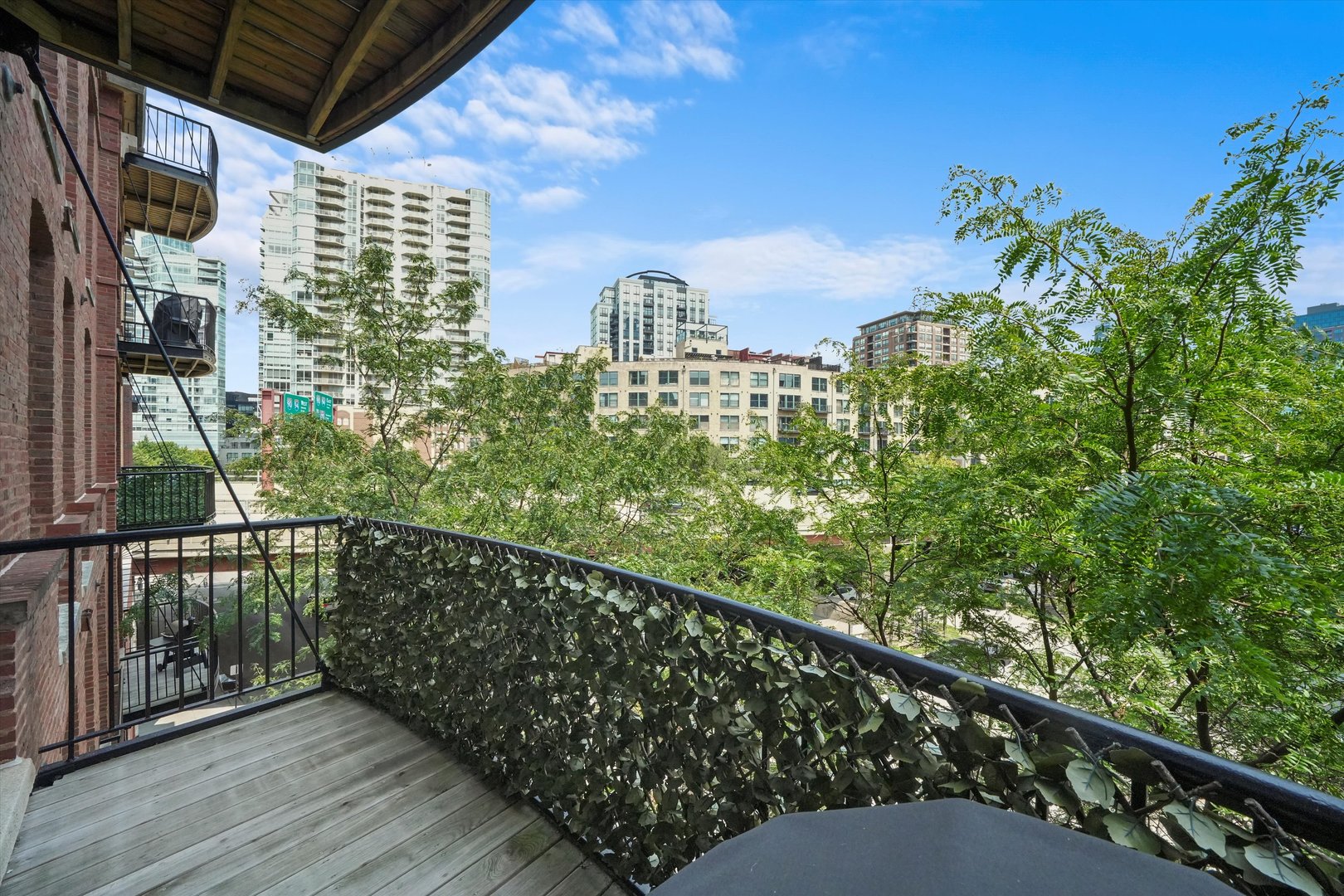 550 N KINGSBURY Street Unit: 419