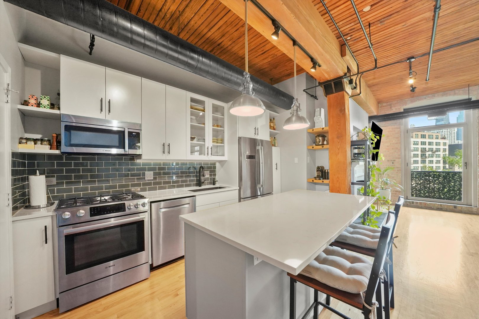 550 N KINGSBURY Street Unit: 419