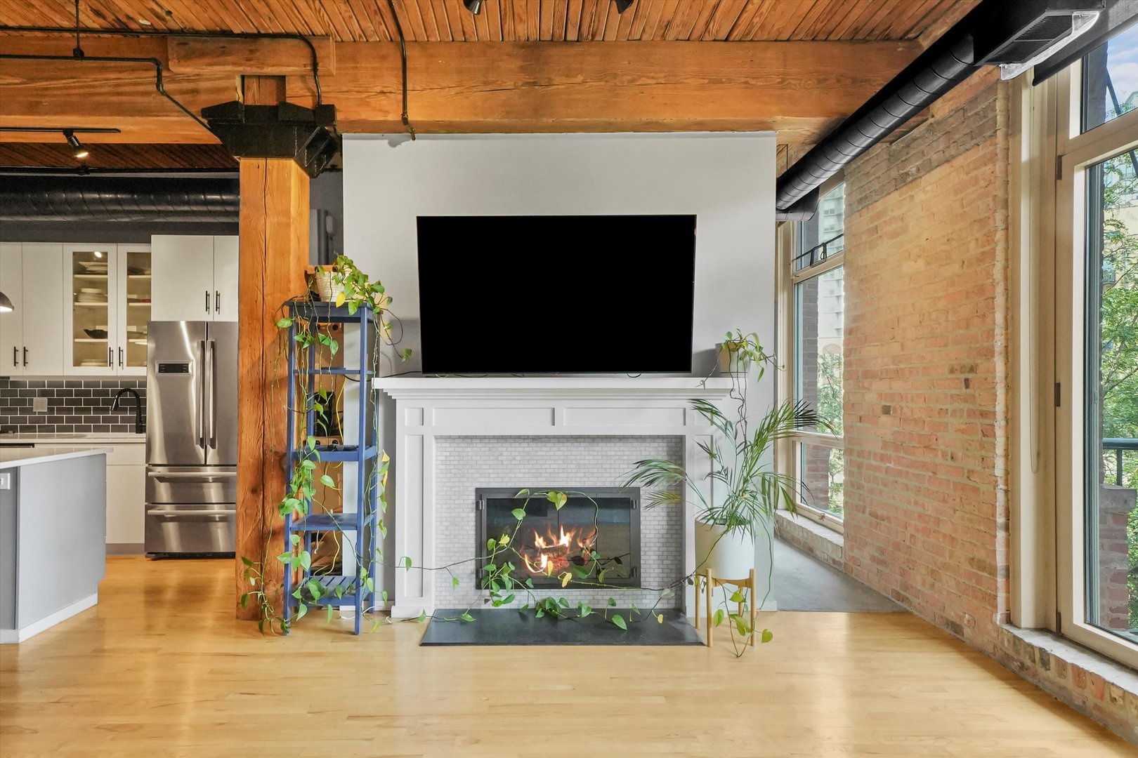 550 N KINGSBURY Street Unit: 419