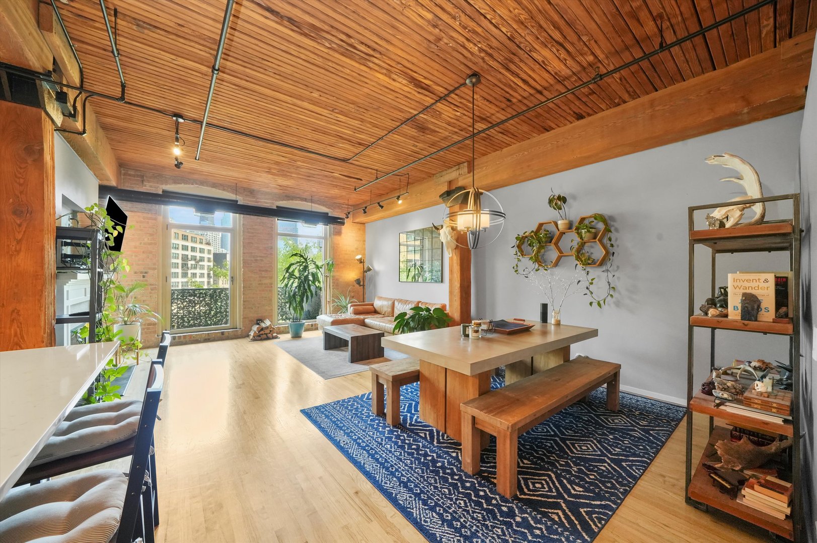 550 N KINGSBURY Street Unit: 419