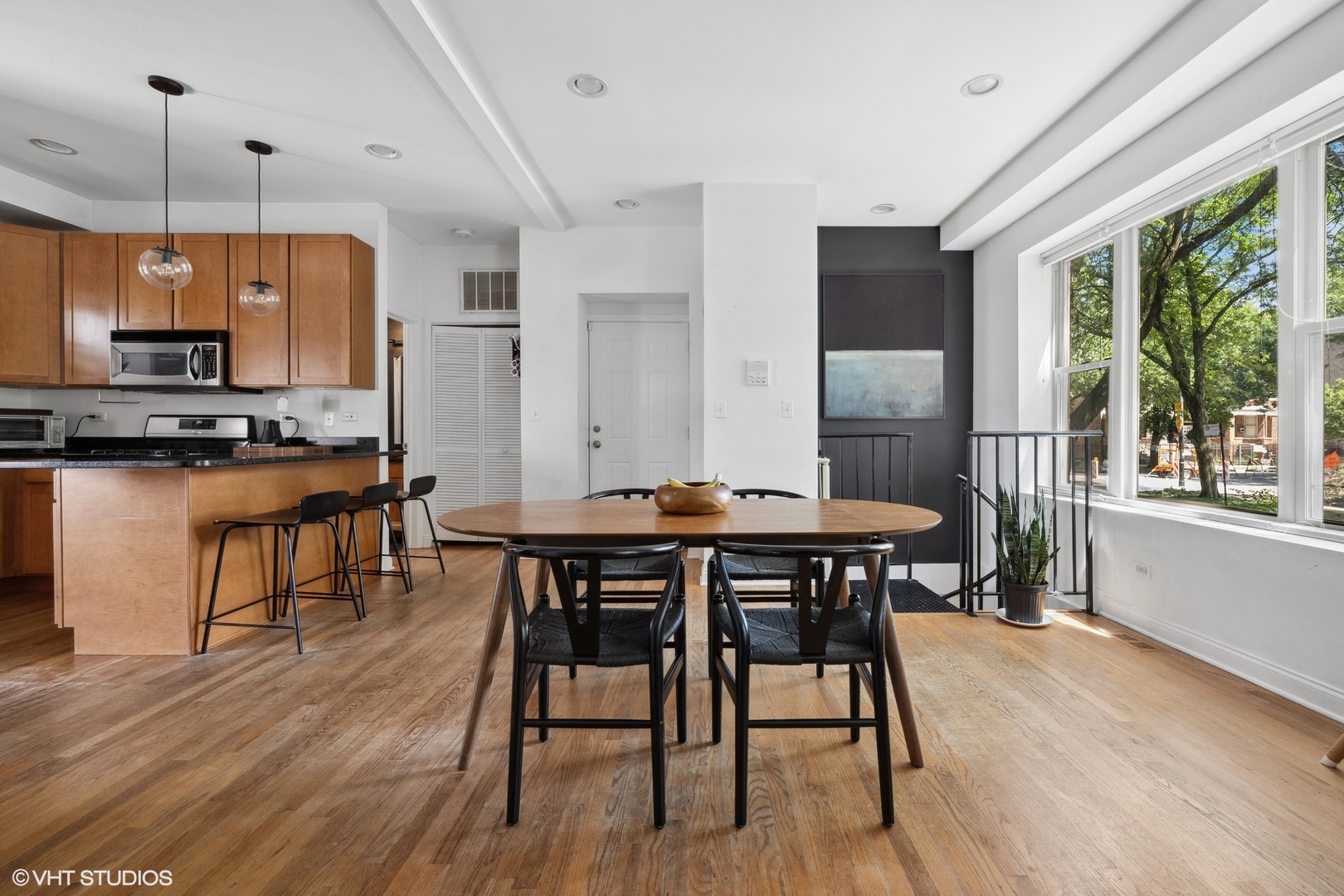 3406 W MEDILL Avenue Unit: 1