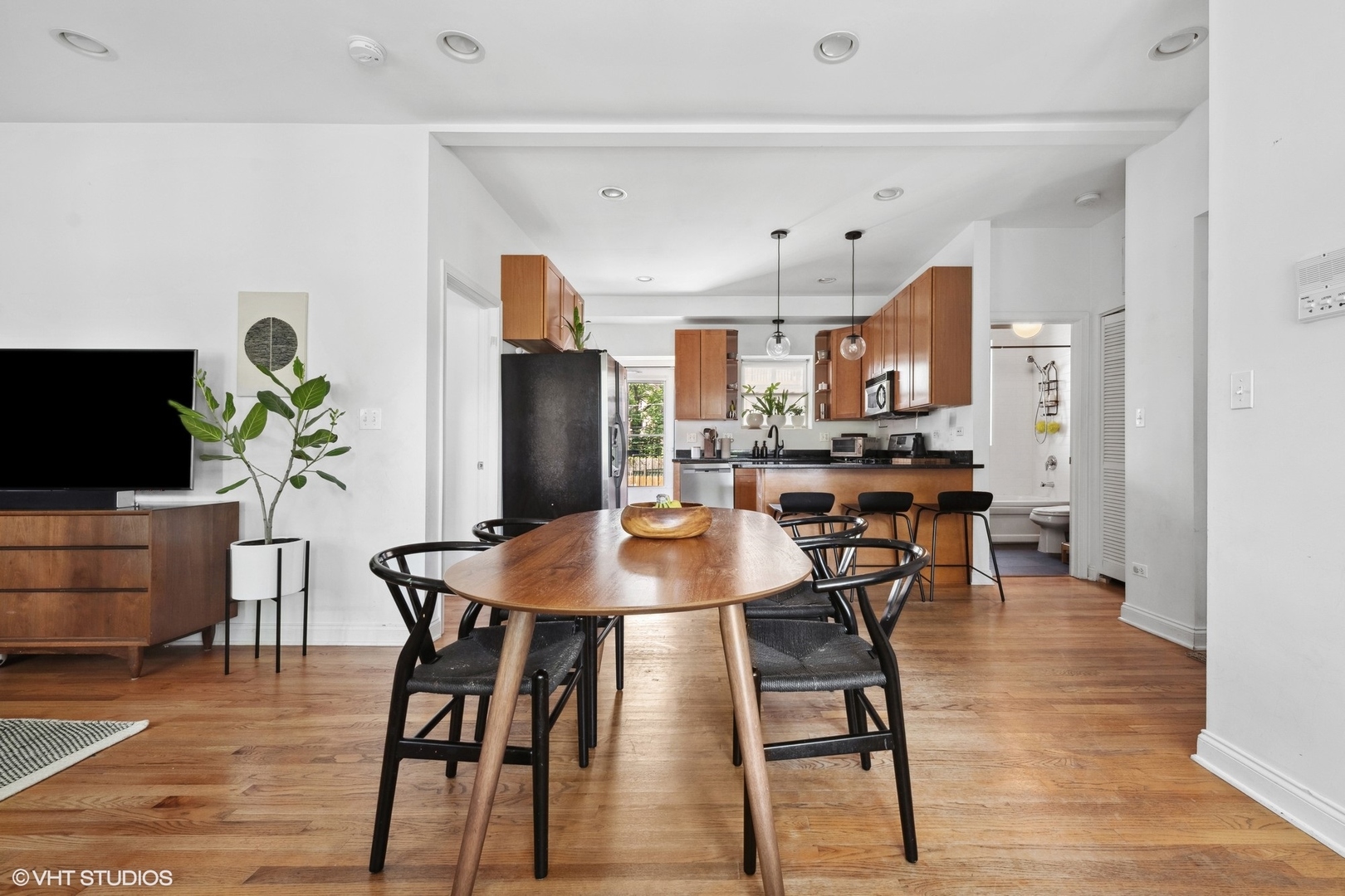 3406 W MEDILL Avenue Unit: 1